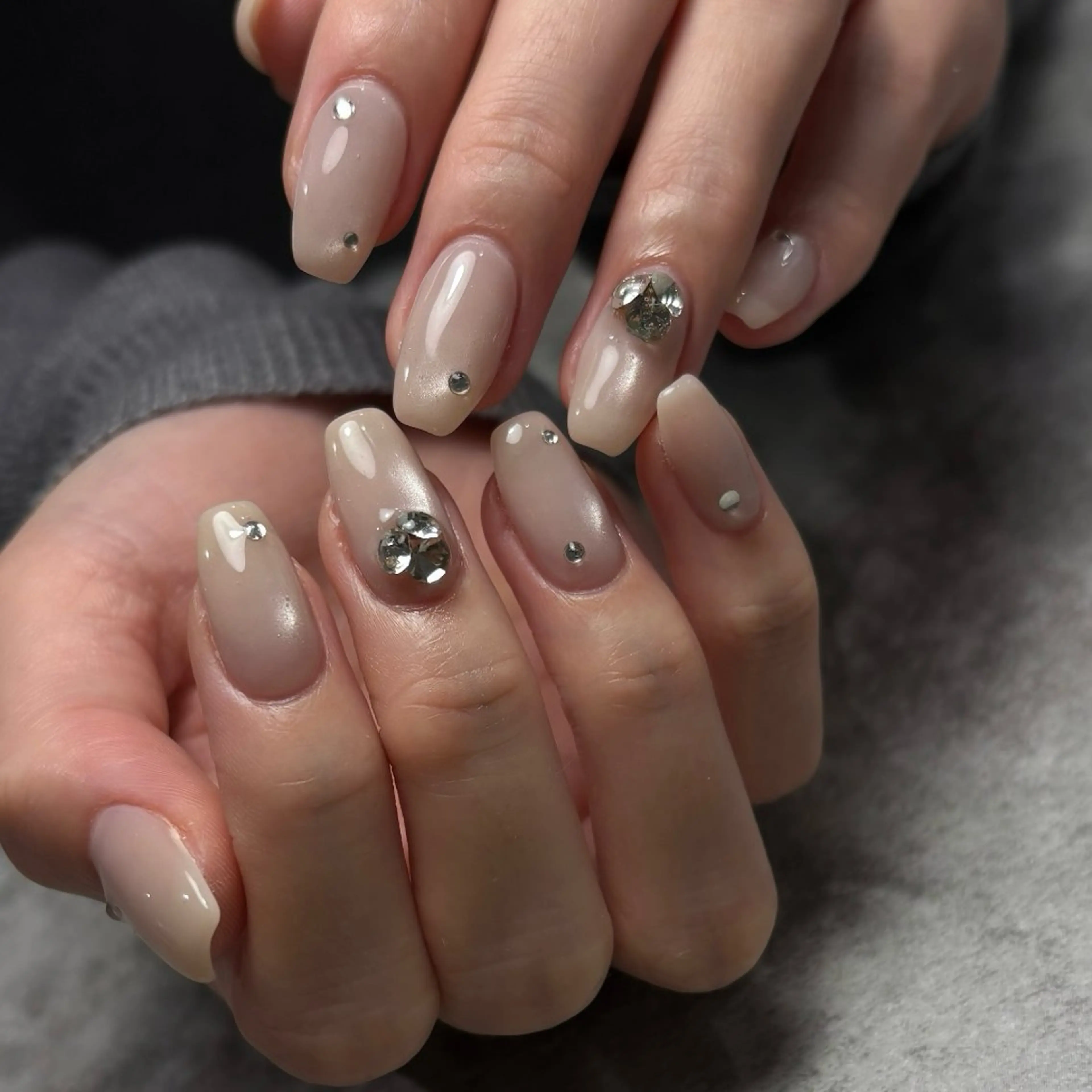 ネイル ストーンネイル ハンドネイル Nailsalon Lebelのネイルデザイン