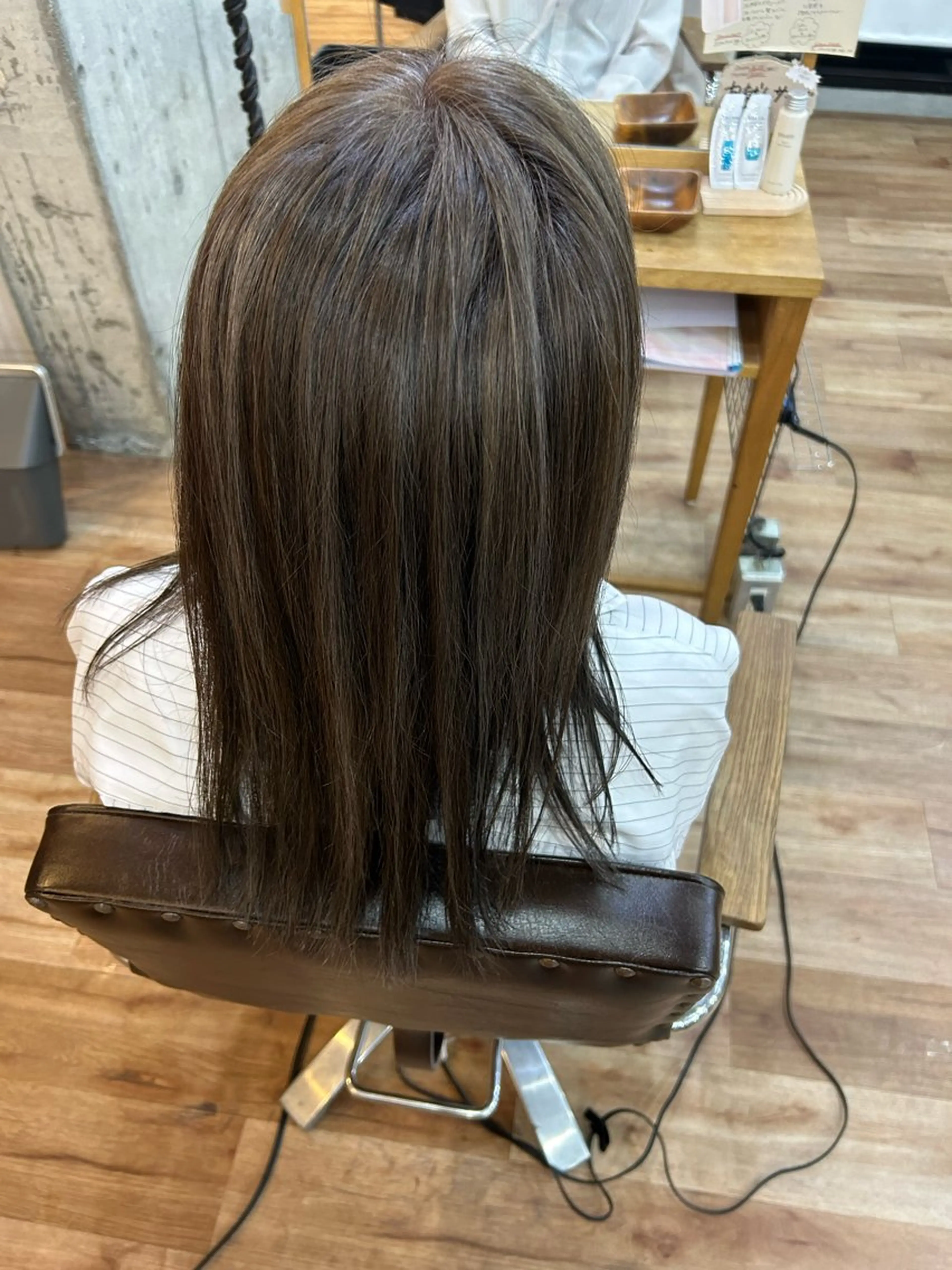 セミロング ハイライト 土佐 凪紗のヘアスタイル