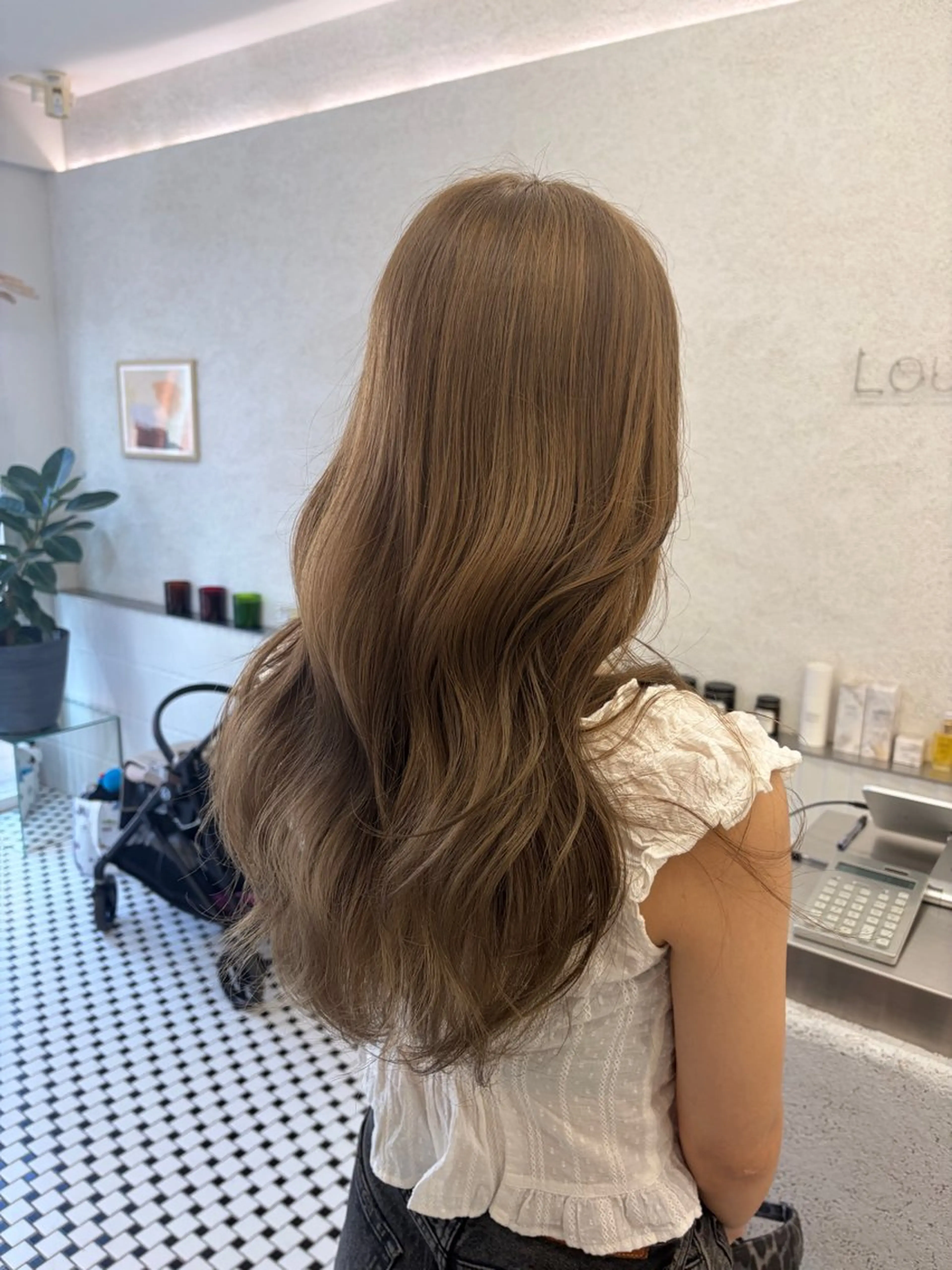 ロング ヘアカラー リン🔔ボブ cut 柔らかベージュ🤎のヘアスタイル