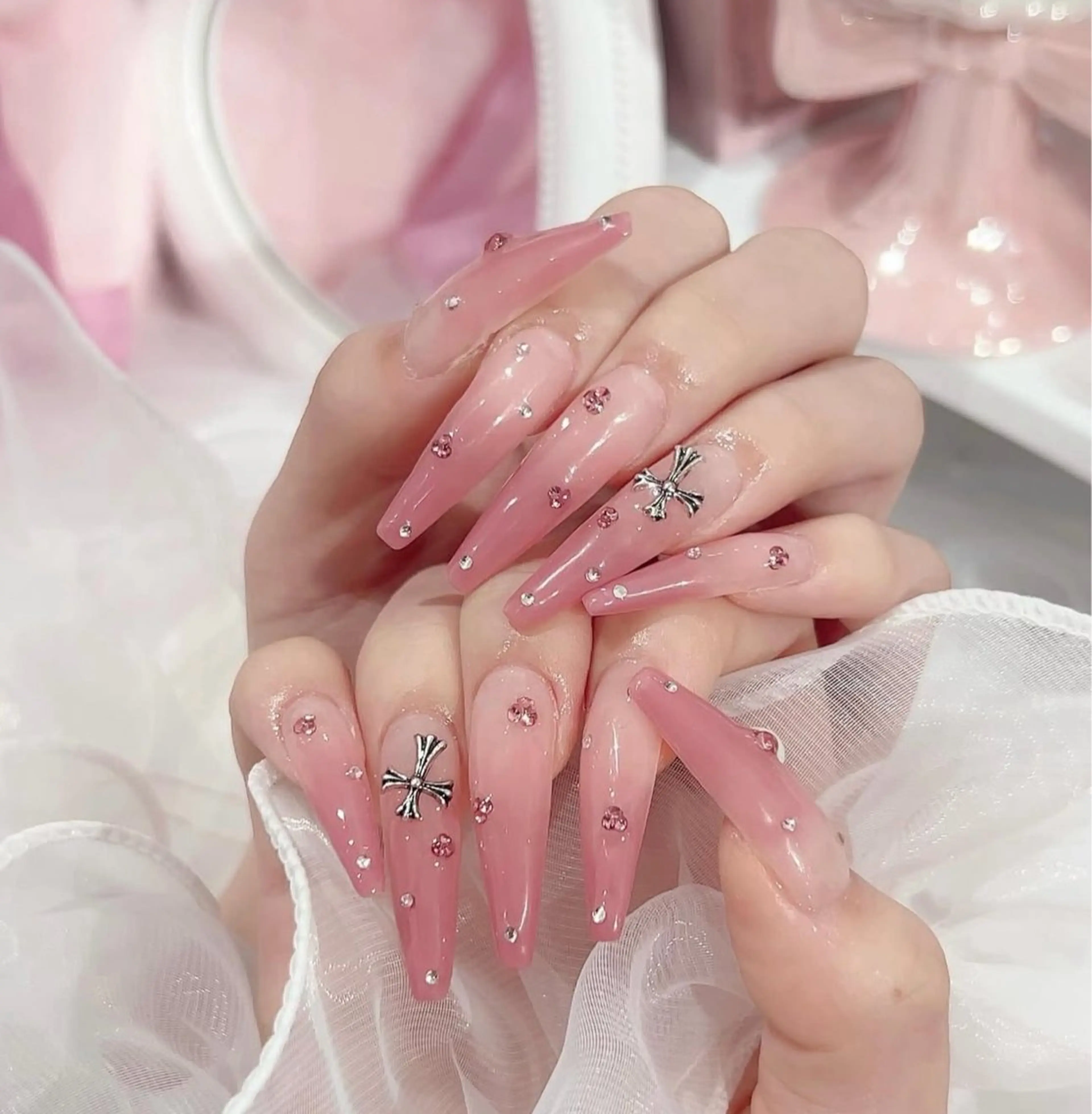 ネイル グラデーション キラキラネイル ワンカラーネイル 冬ネイル Jenn Nail Salonのネイルデザイン
