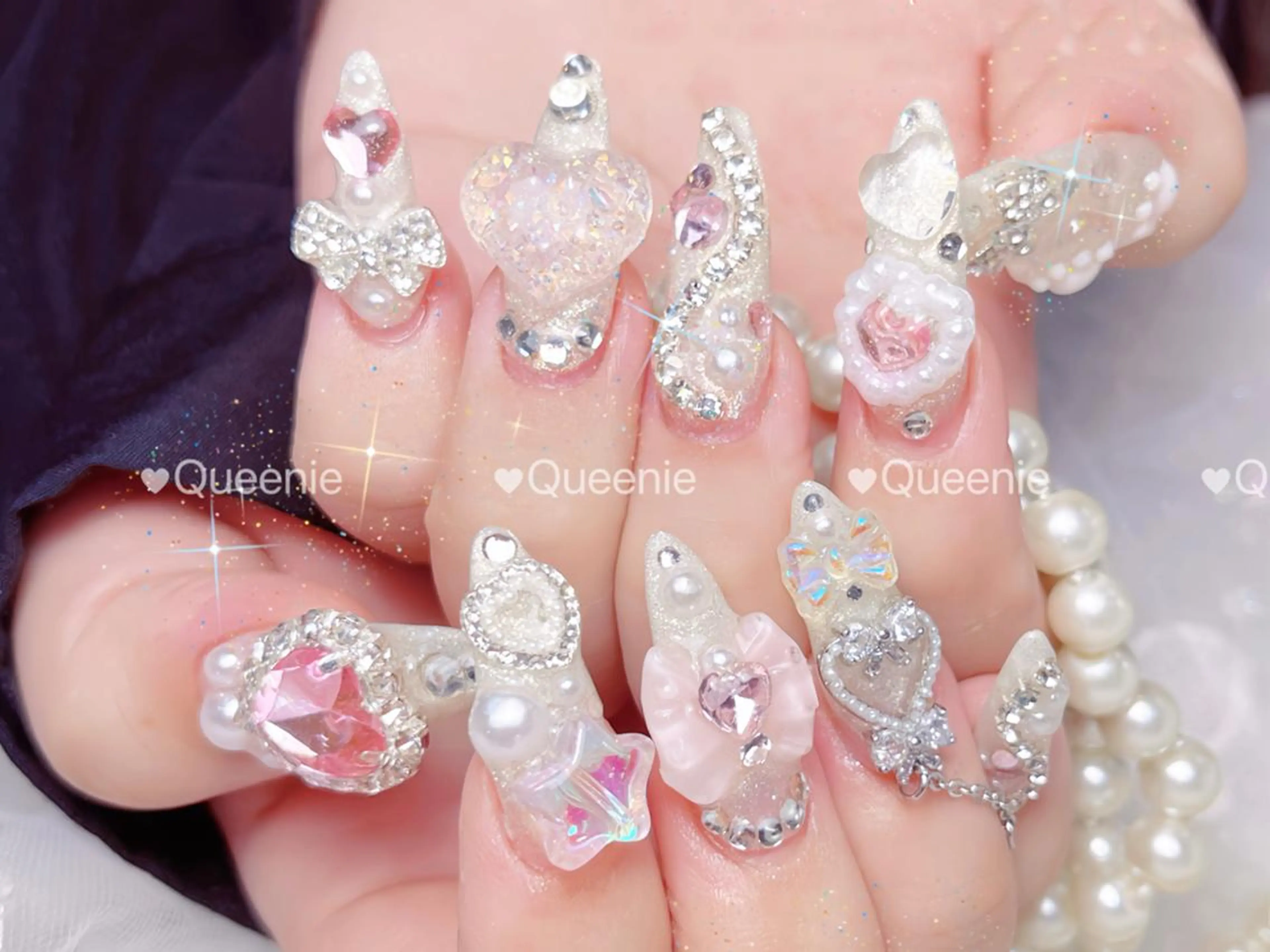 ネイル 🦋 Queenieのネイルデザイン