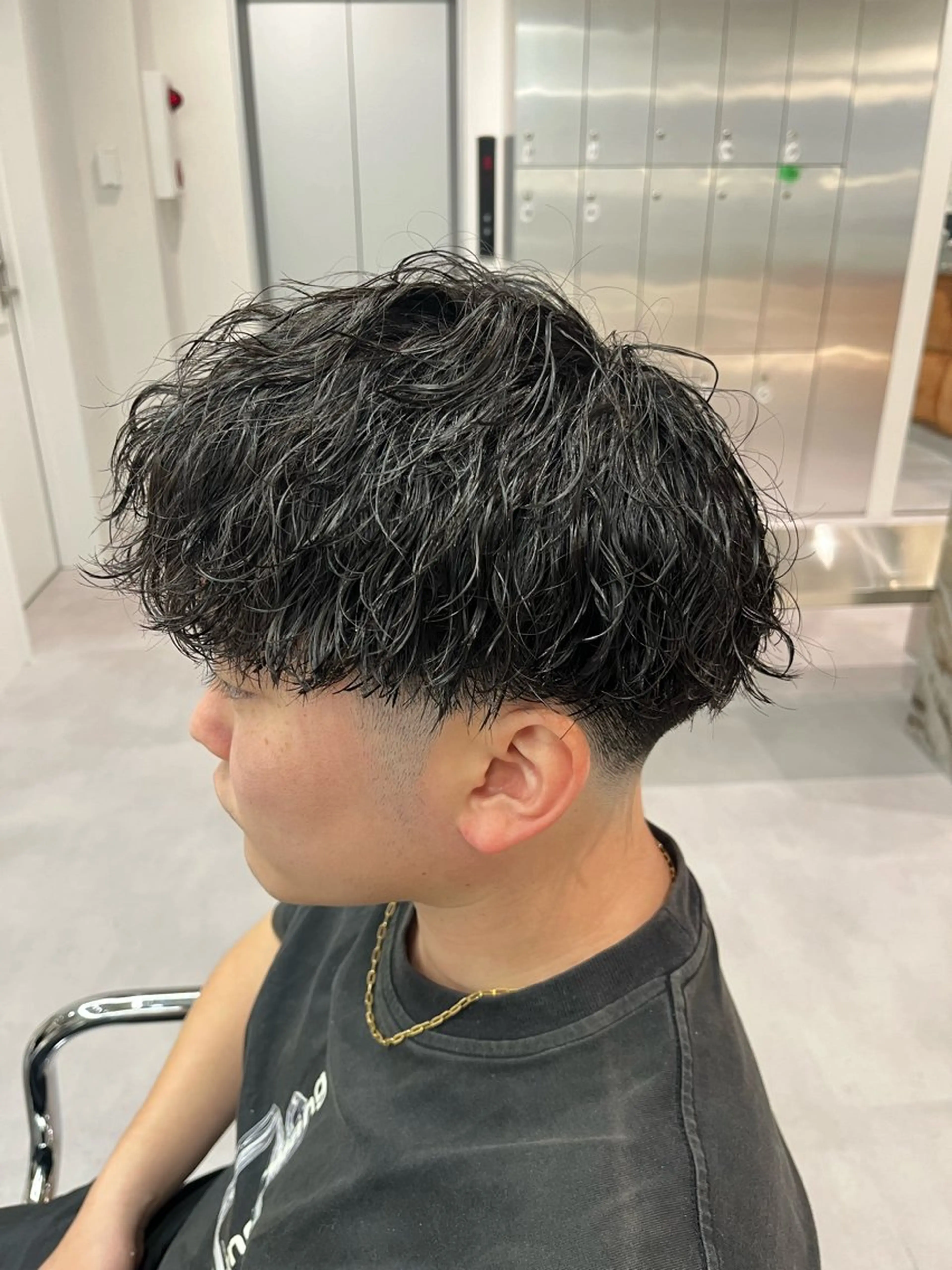 ショート パーマ メンズ ⚡メンズパーマフ ェードカットTomyのヘアスタイル