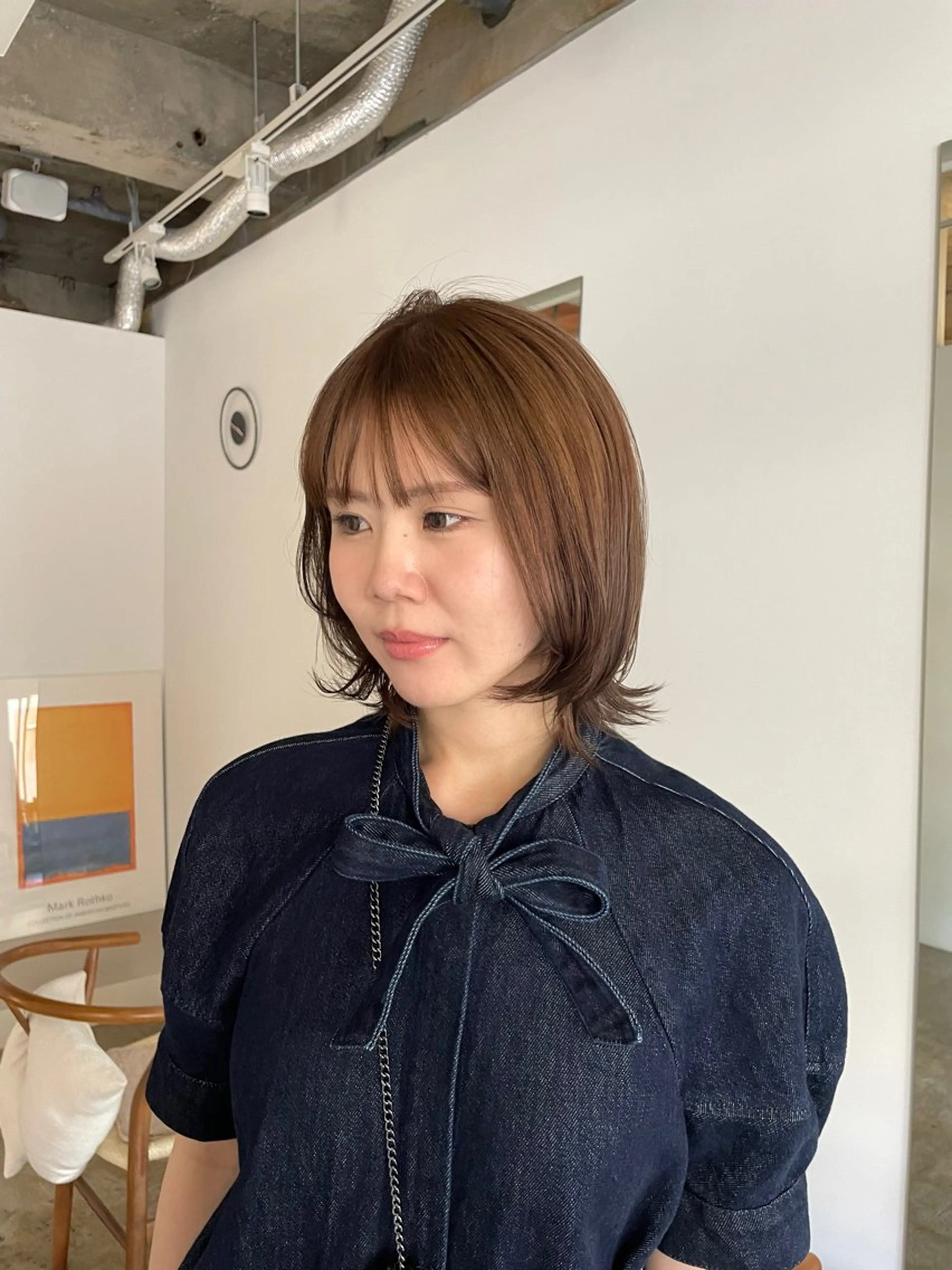 ミディアム カラー ミディアムレイヤー ベージュカラー オリーブベージュ レイヤーカット カット ヘアカラー トリートメント H I ＮＡのヘアスタイル