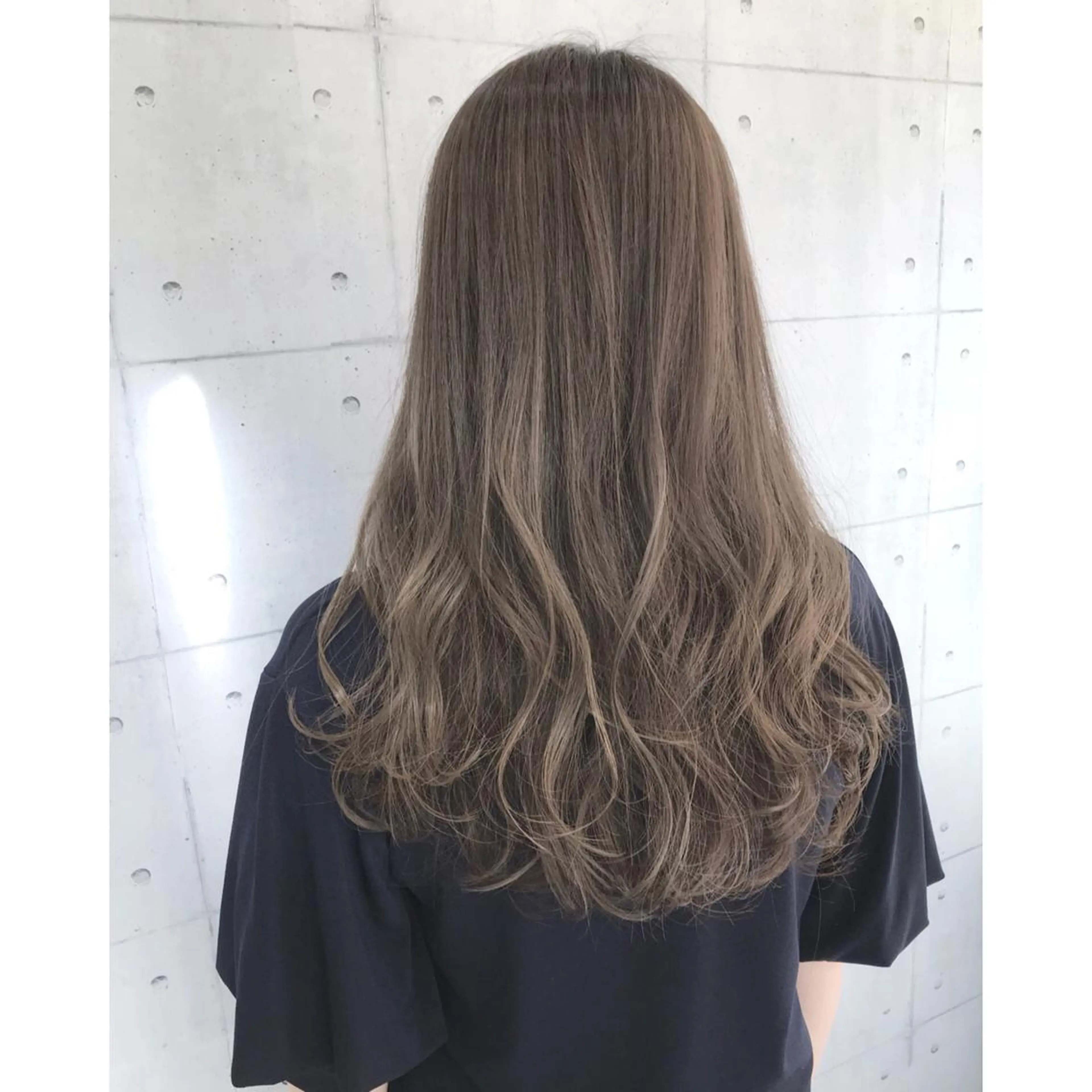 ロング カラー アッシュ ベージュカラー 透明感カラー イルミナカラー 高木 麻知子のヘアスタイル