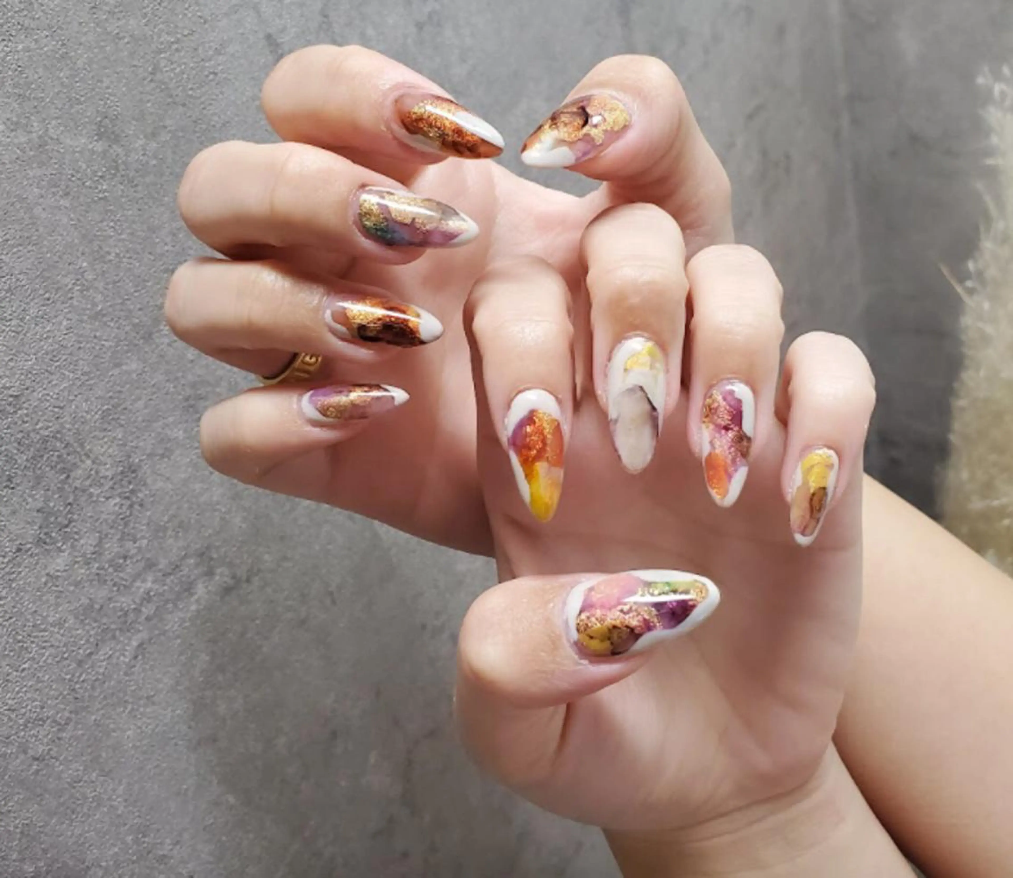 ネイル アートネイル ボルドー ジェルネイル グラデーション ロングネイル nailstudio eviz新宿店のネイルデザイン