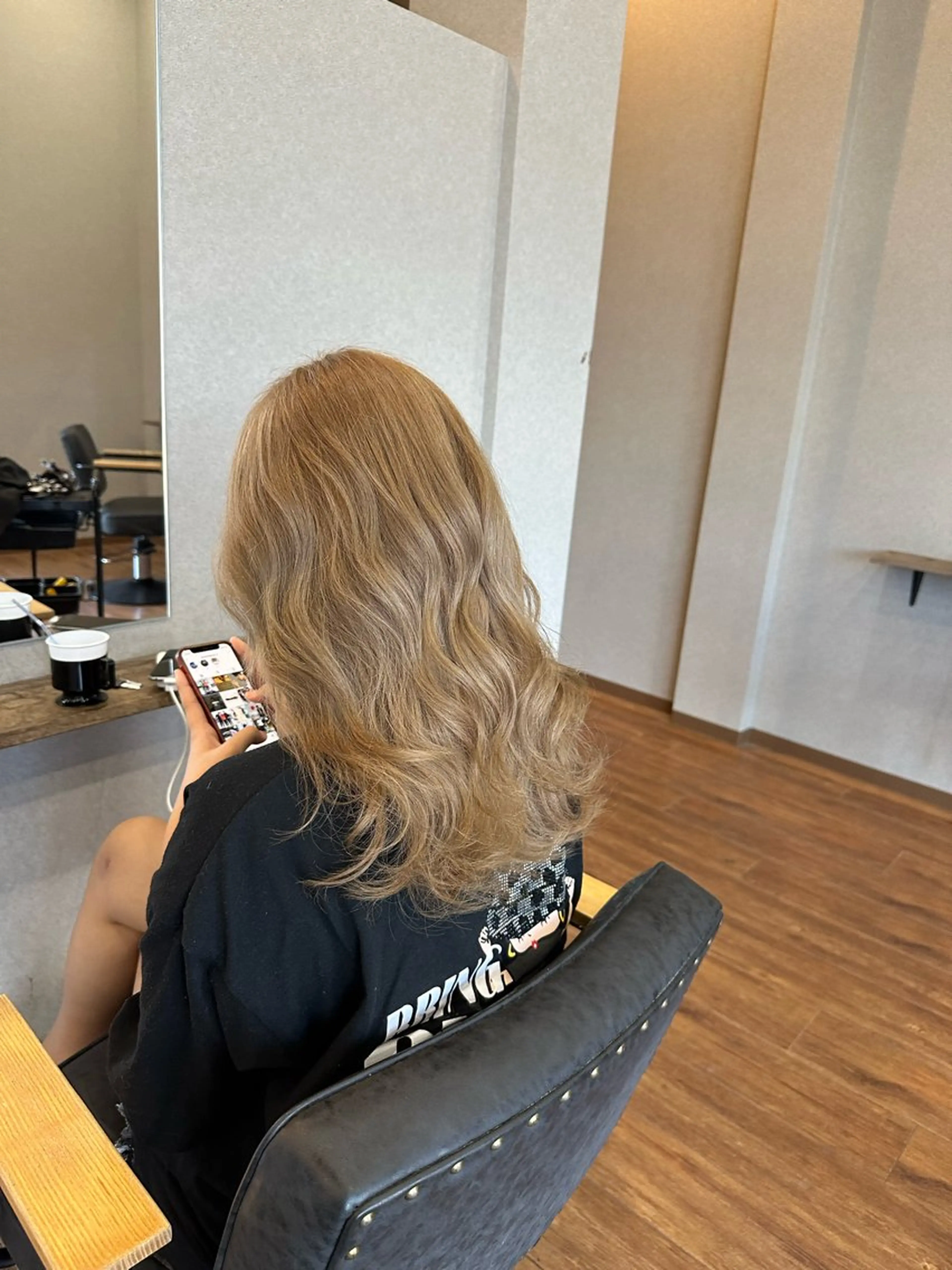 ロング カラー ベージュカラー ミルクティーベージュ ヘアカラー トリートメント clocca所属・鵜飼 真伍のヘアスタイル