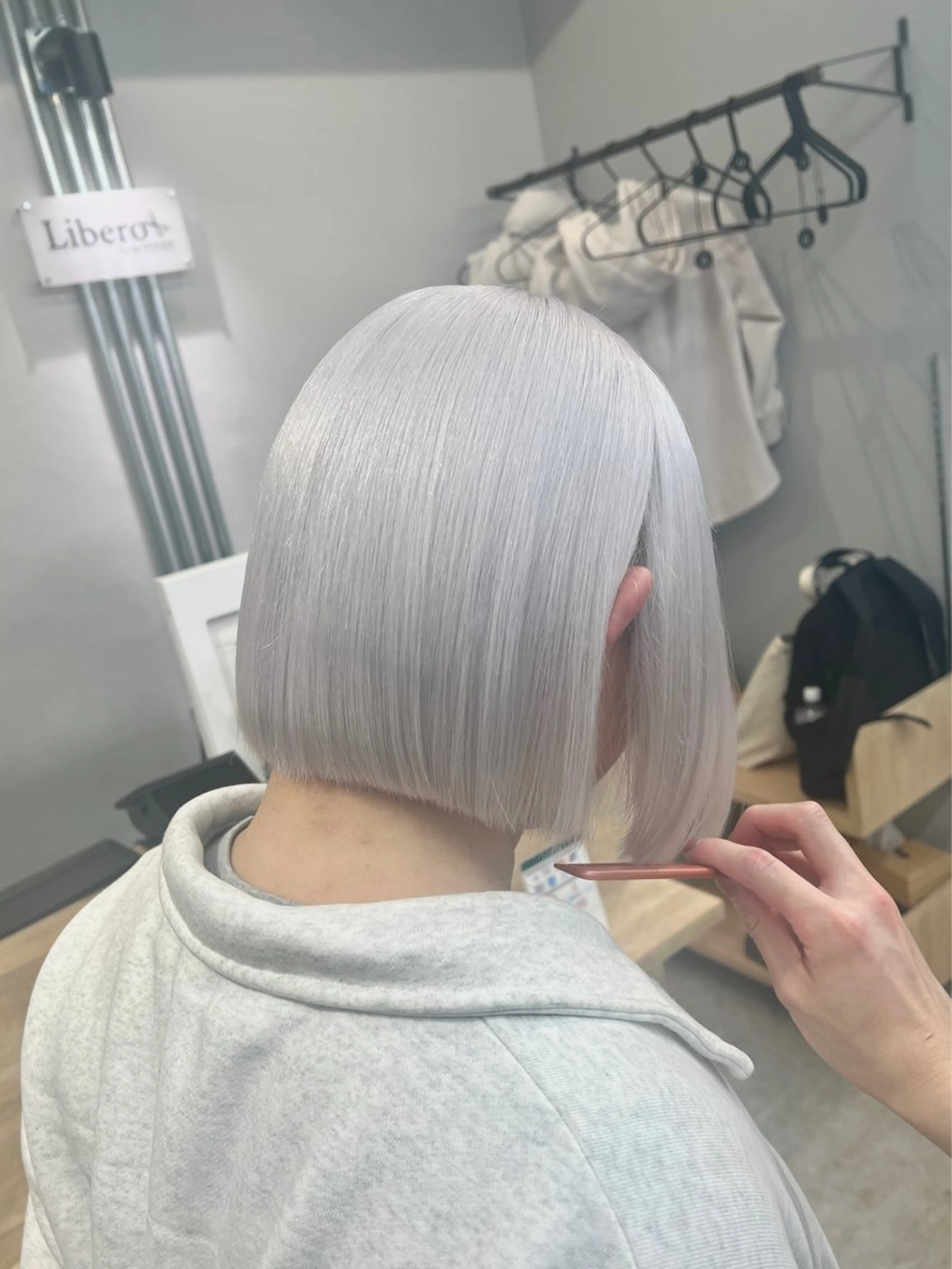 ショート カラー ブリーチ ブリーチ毛の縮毛矯正 ハイトーン/岡本智樹のヘアスタイル