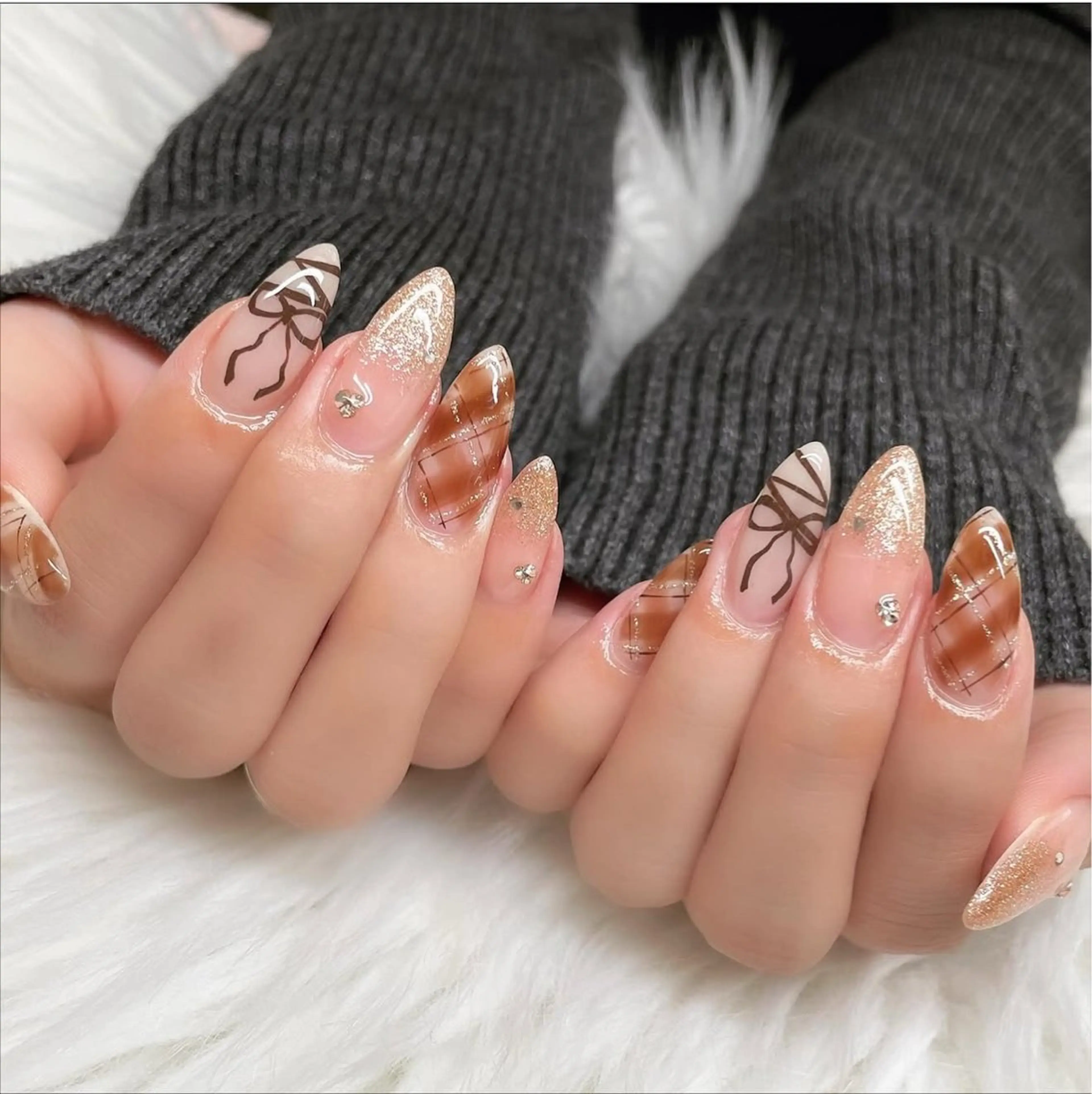 ネイル アニマル柄 オーロラネイル チークネイル フラッシュネイル ジェルネイル Lyna 池袋のネイルデザイン