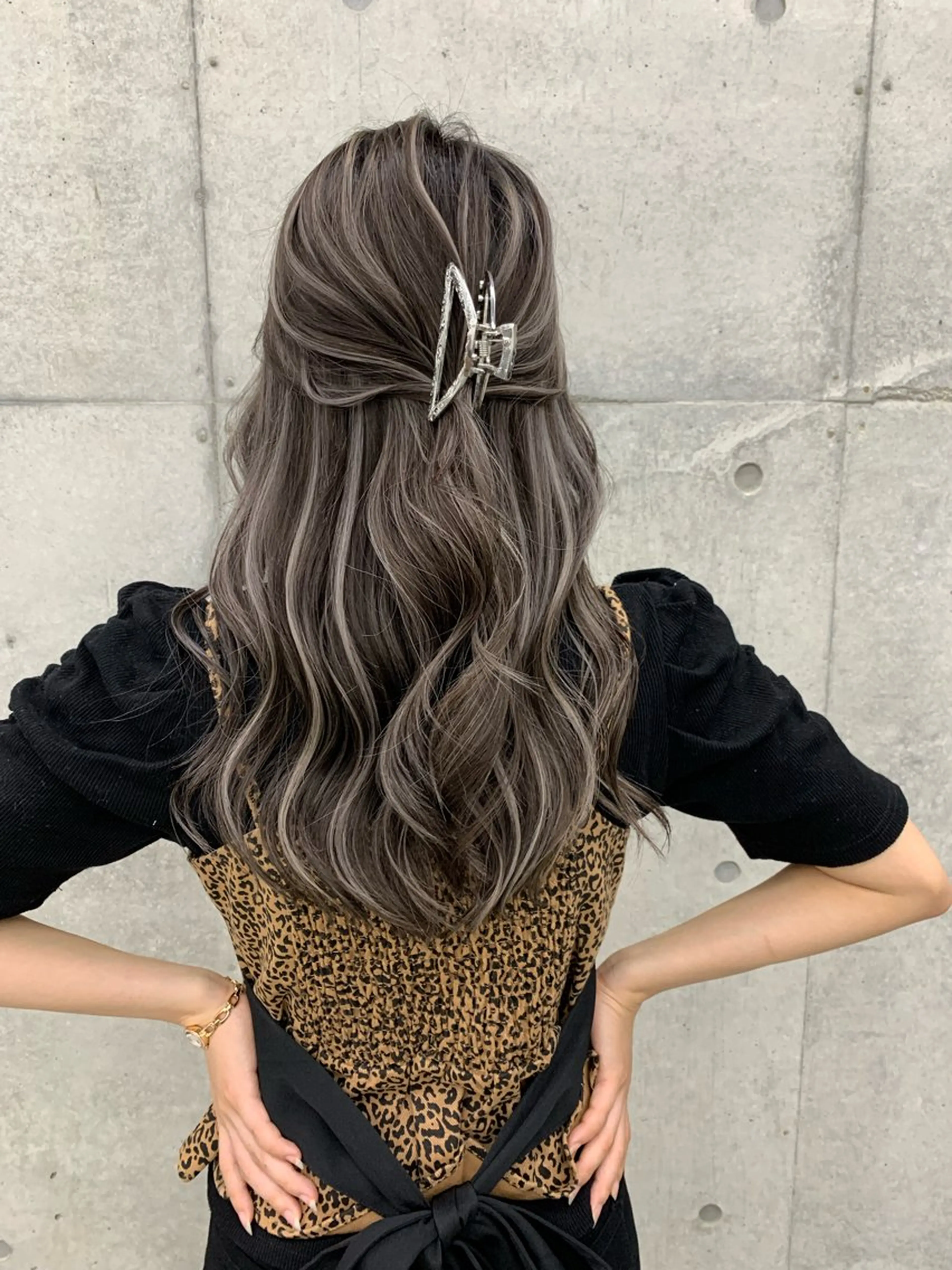 ロング ハイライト 原田 瑠月のヘアスタイル