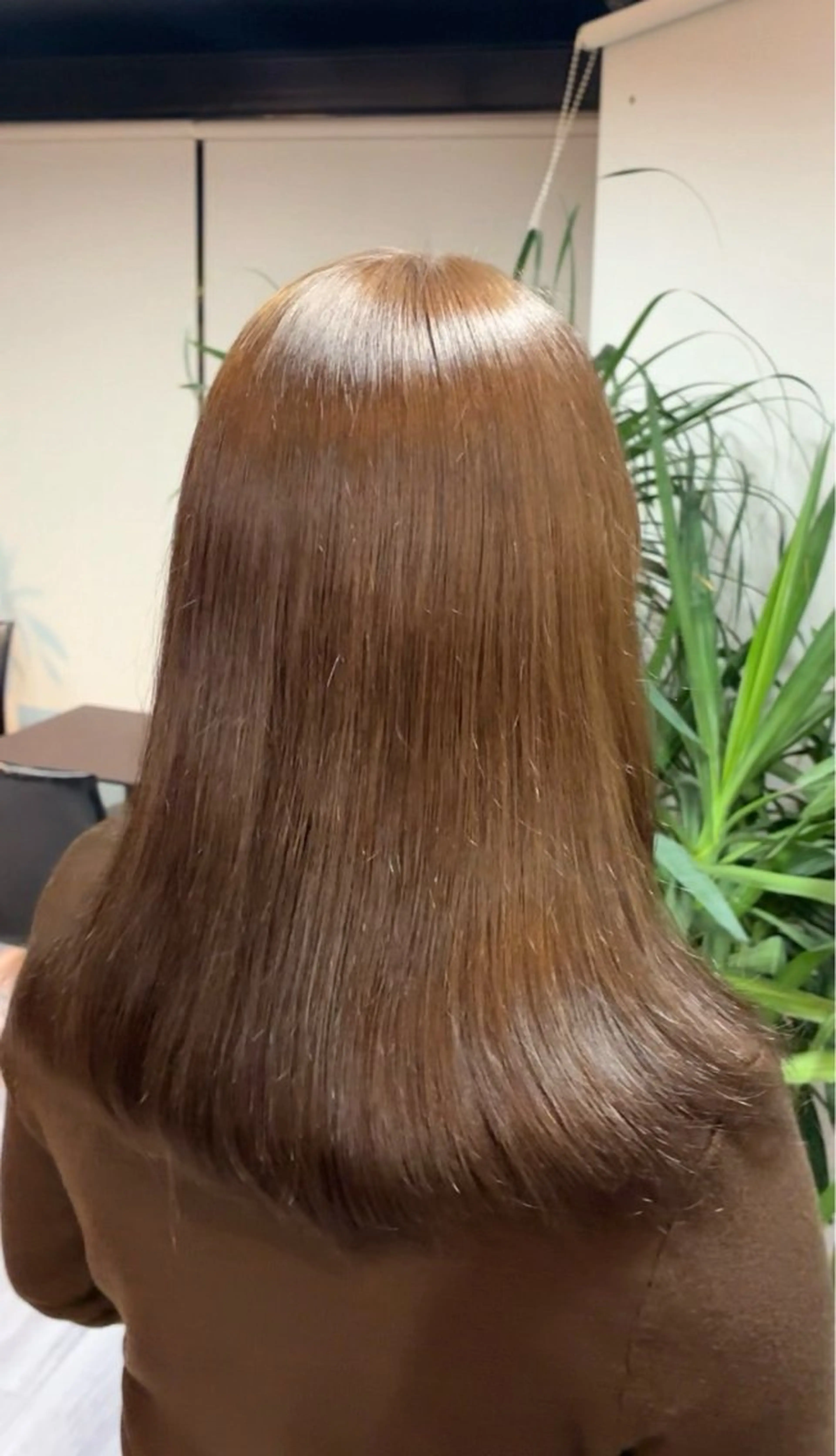 ミディアム カラー アッシュ ベージュカラー ブリーチ ダブルカラー ブリーチなしカラー ヘアカラー arika もえのヘアスタイル