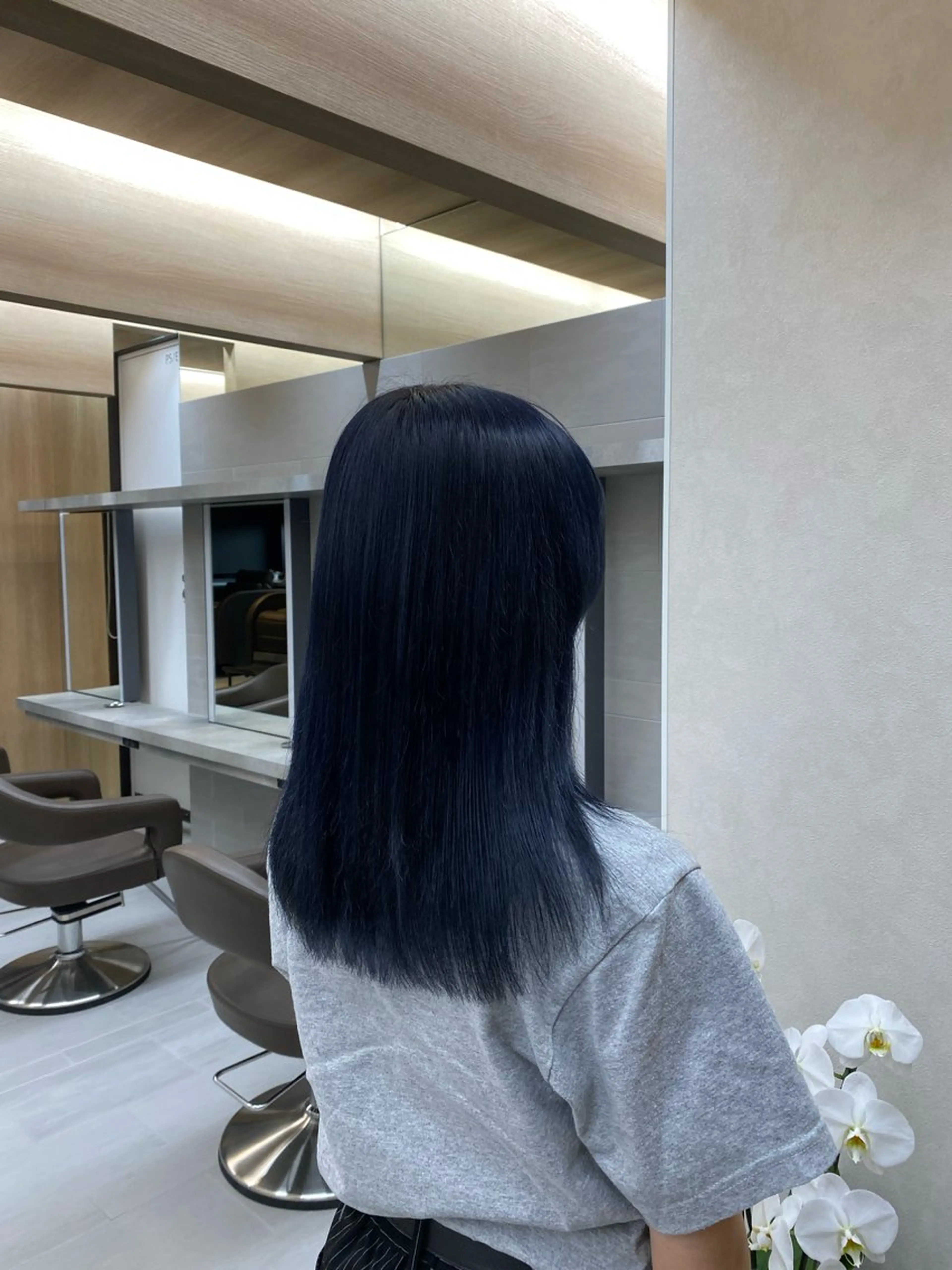 セミロング カラー 黒髪 ブリーチ ブルーカラー ブルーブラック ショートカット /LINNAのヘアスタイル