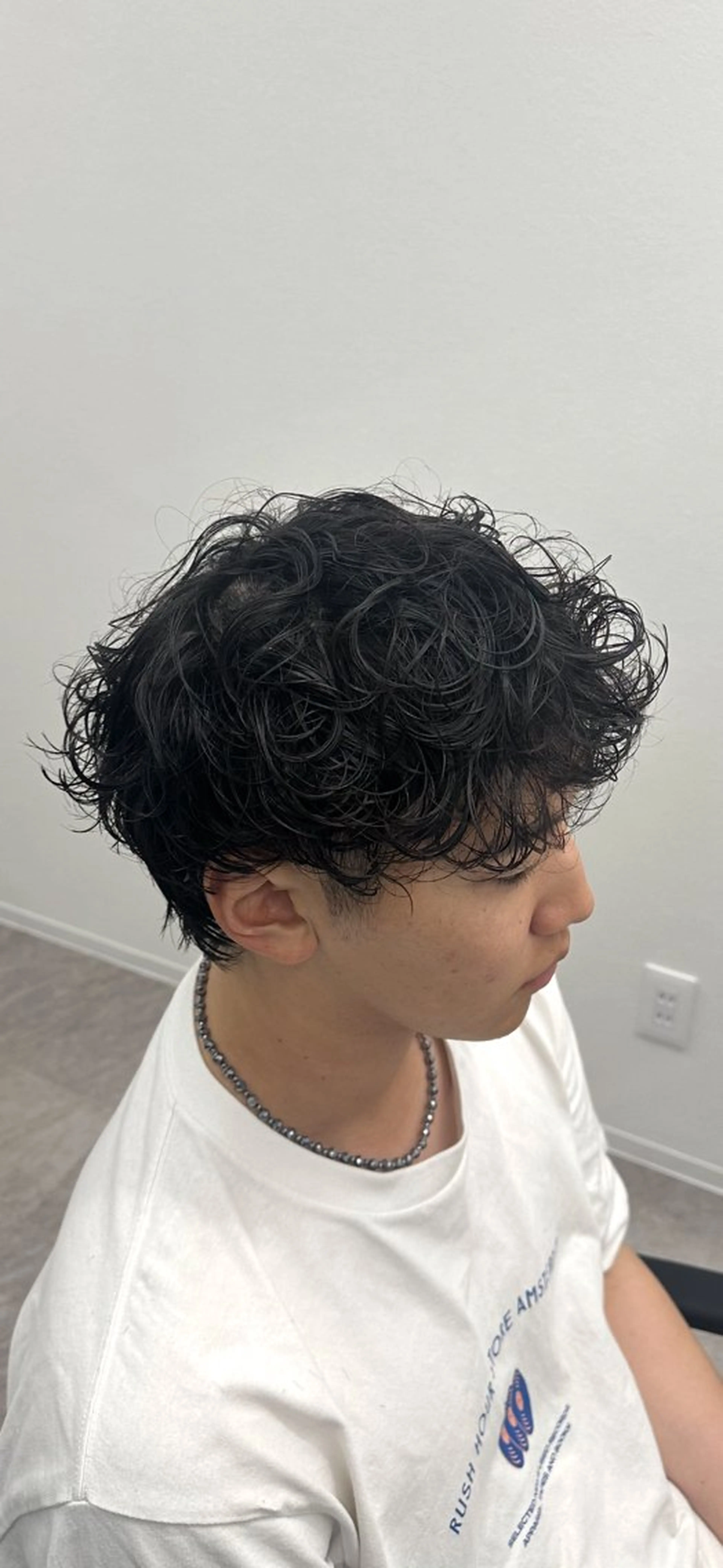 ショート パーマ 佐藤功真/ ブリーチなしカラーのヘアスタイル