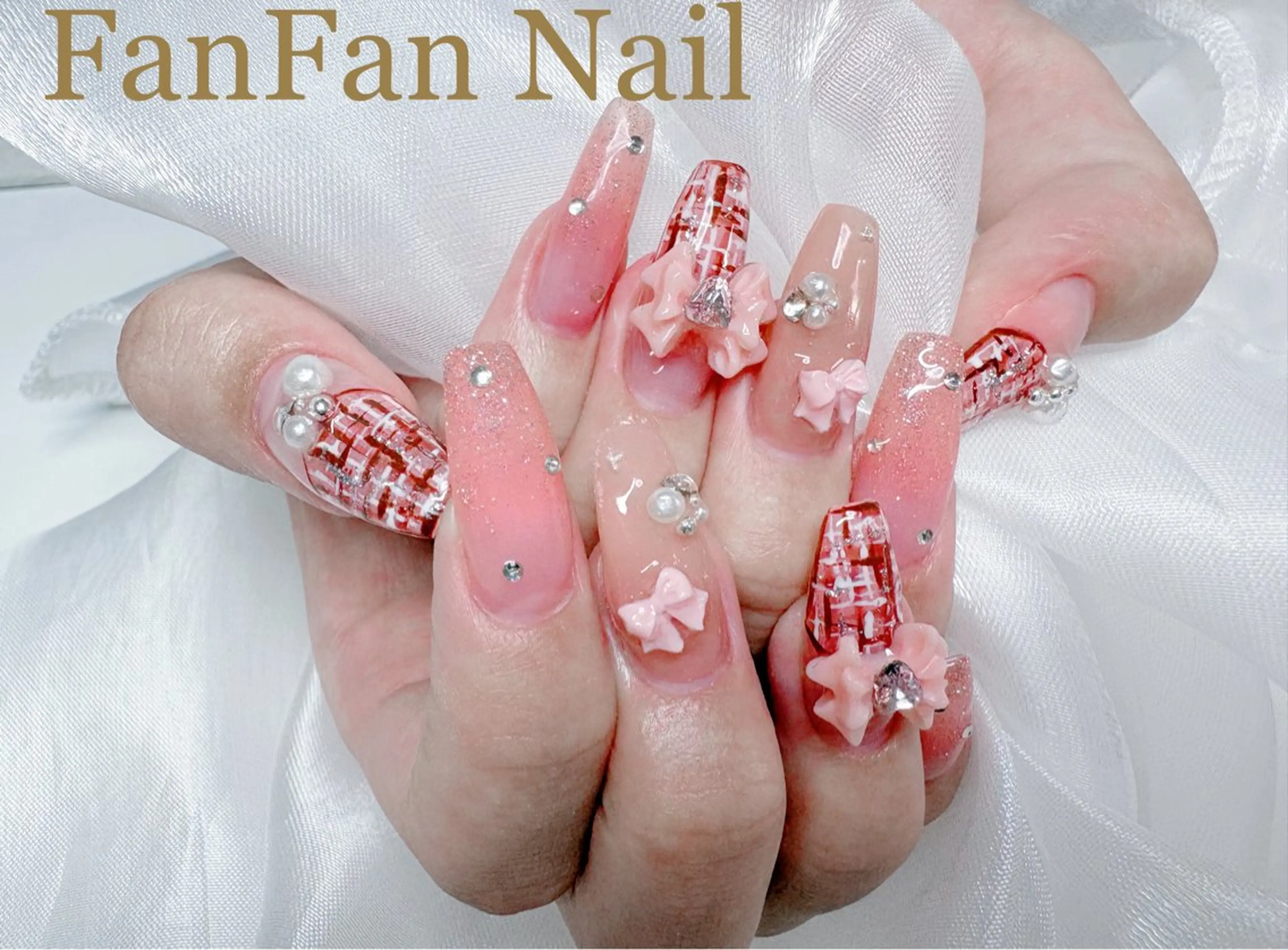 ネイル アートネイル オーロラネイル ガーリー キラキラネイル 韓国ネイル Mio NailsalonUのネイルデザイン