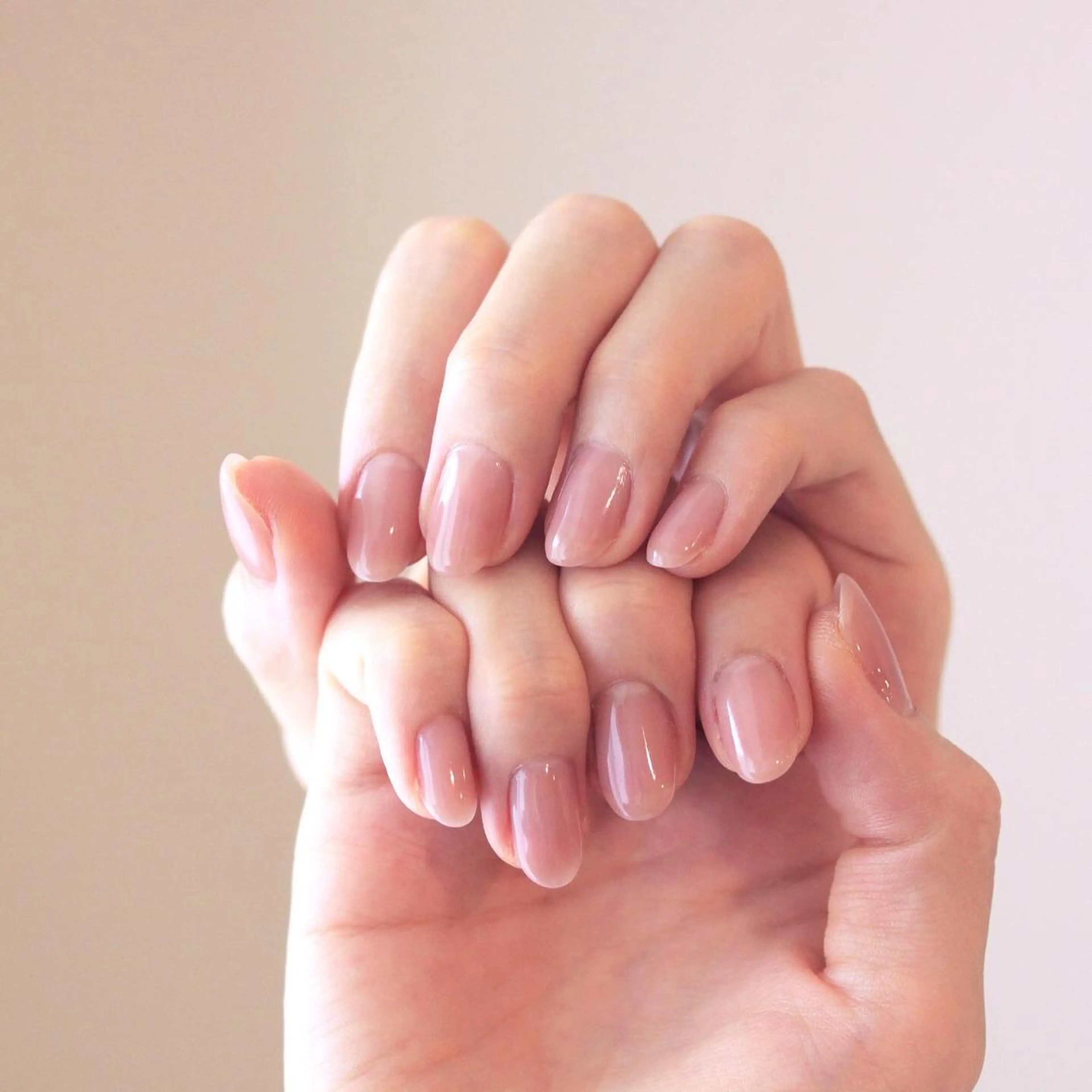 ネイル 氷ネイル・うるうるネイル ニュアンスネイル ピンク ネイルチップ ハンドネイル Elio所属・Elio 国泰寺のネイルデザイン