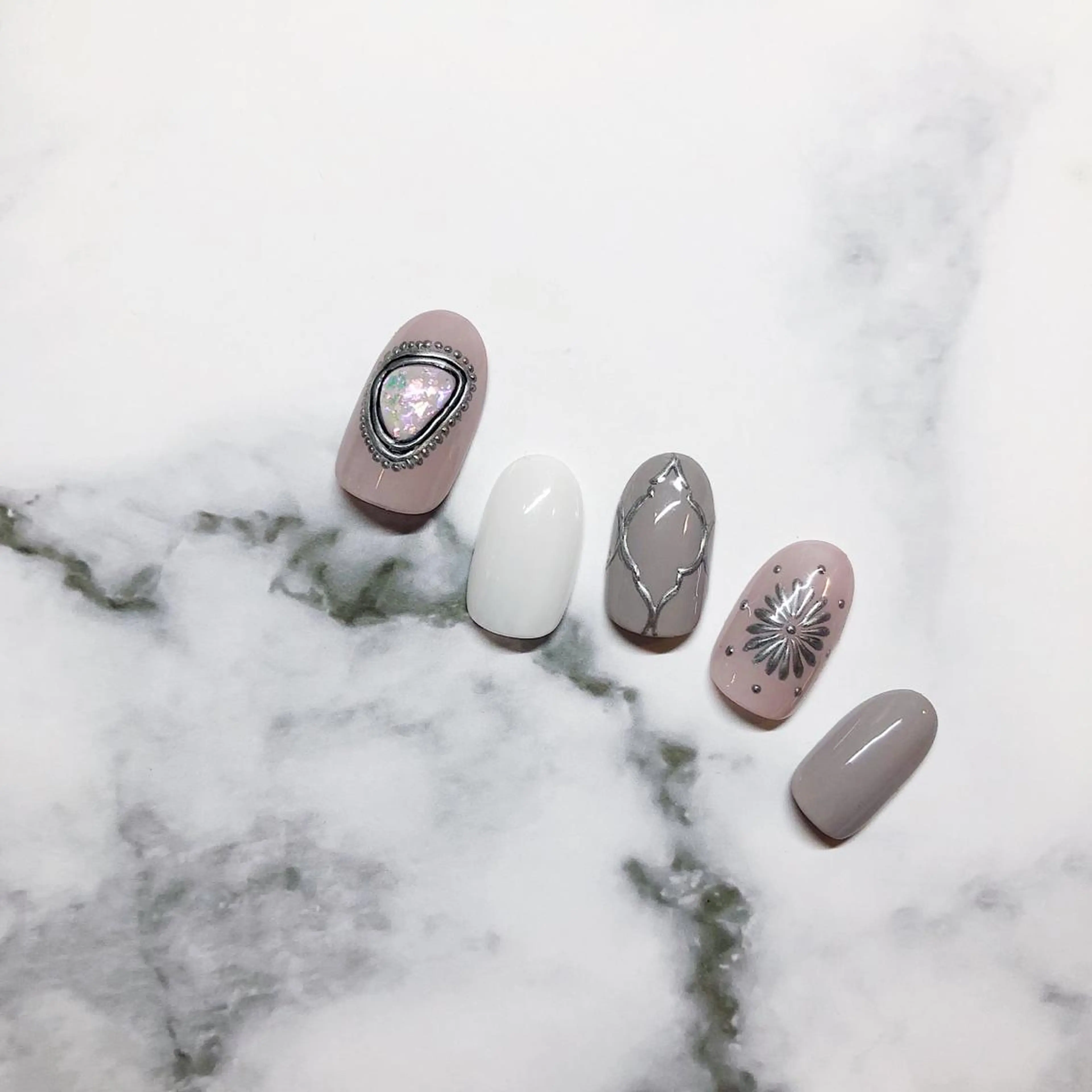 ネイル ハンドネイル 🌞💜 KAORI 🌴のネイルデザイン