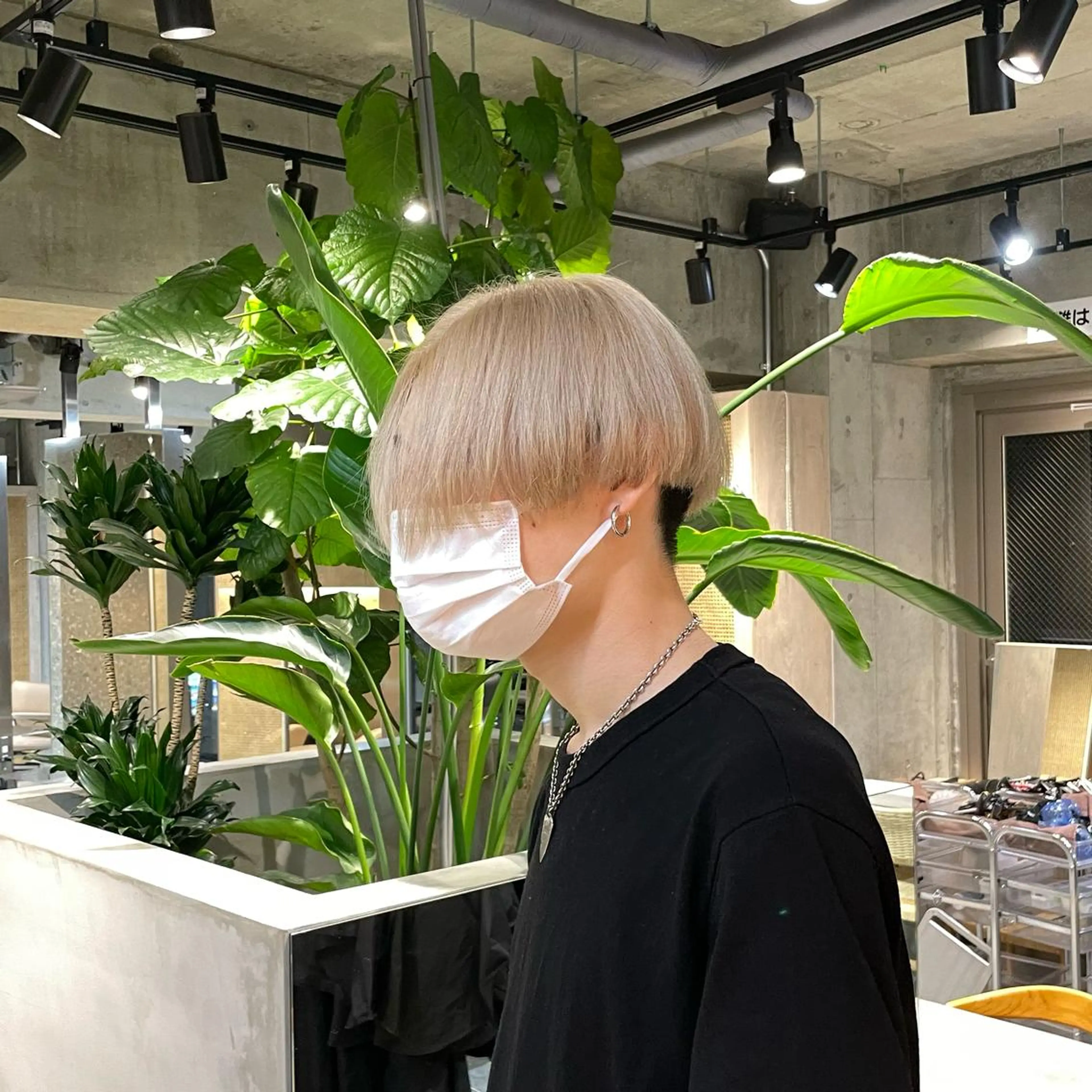 ミディアム カラー ネイル マツエク・マツパ アイブロウ ⭐ハイトーンブリーチ ミルクティーピンクのヘアスタイル