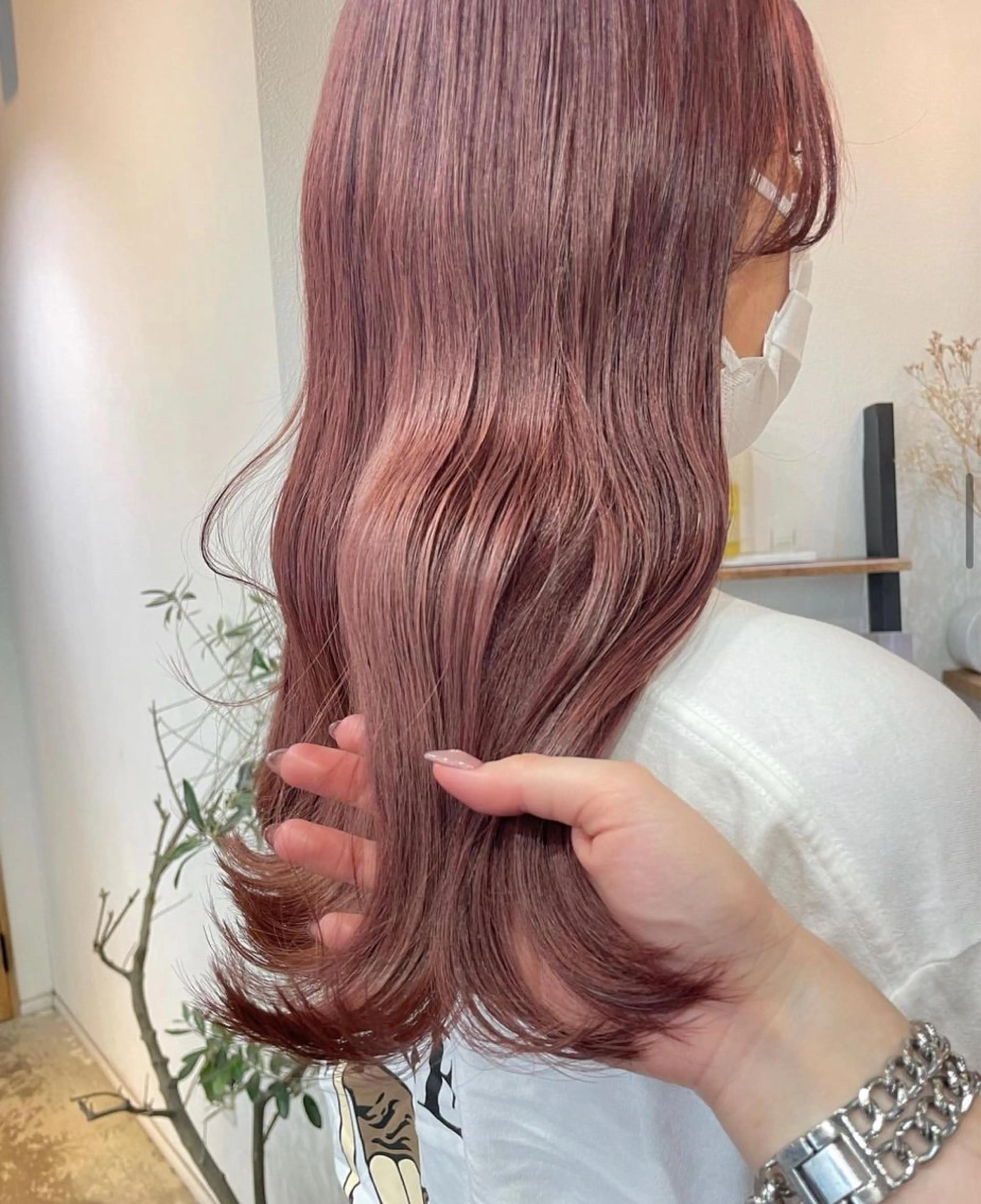 ロング タマシロカリン 艶カラー/レイヤーのヘアスタイル