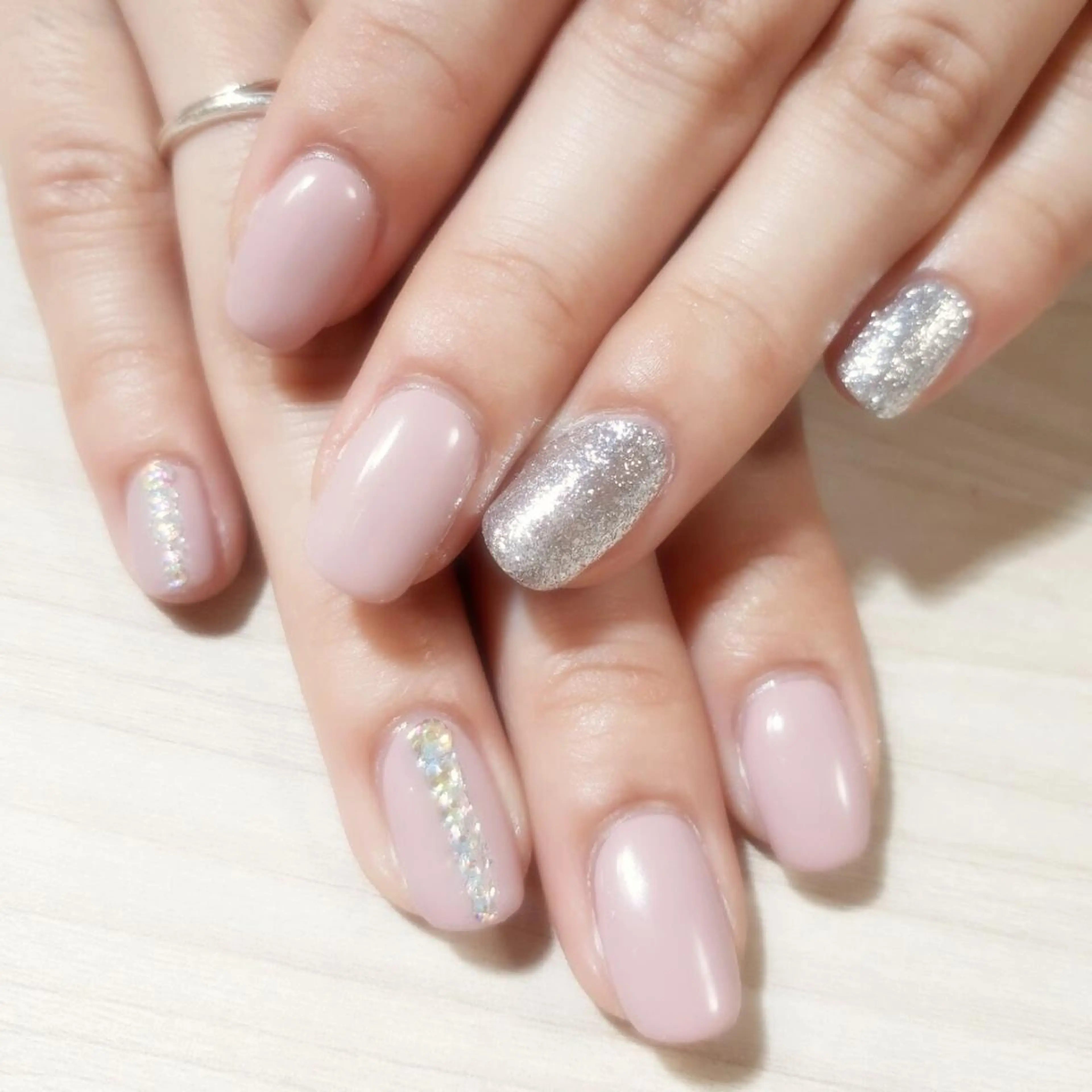 ミディアム ネイル 安藤 Charlotteのネイルデザイン