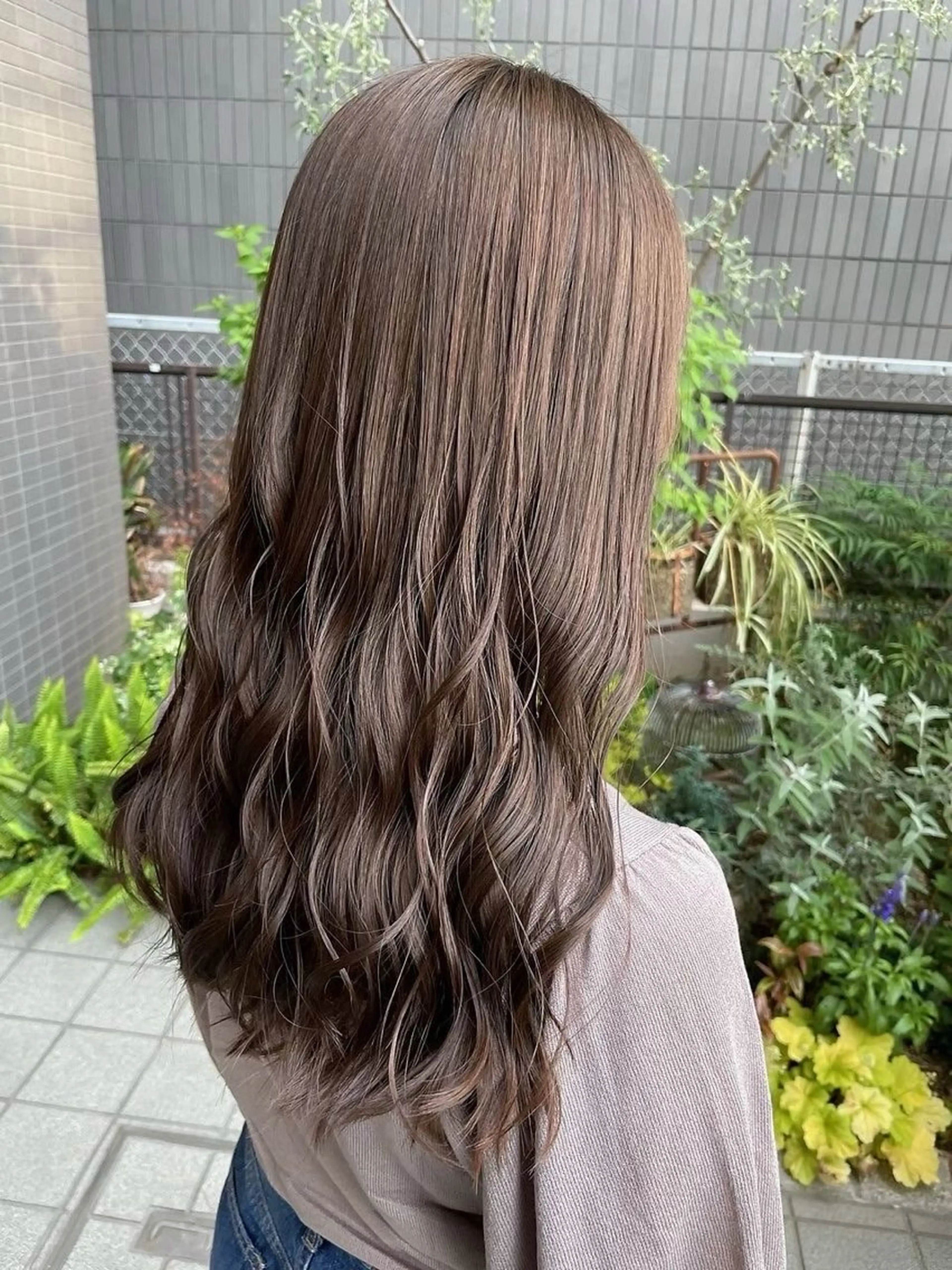ロング カラー ヒナ/レイヤーカット 艶感ワンカラーのヘアスタイル