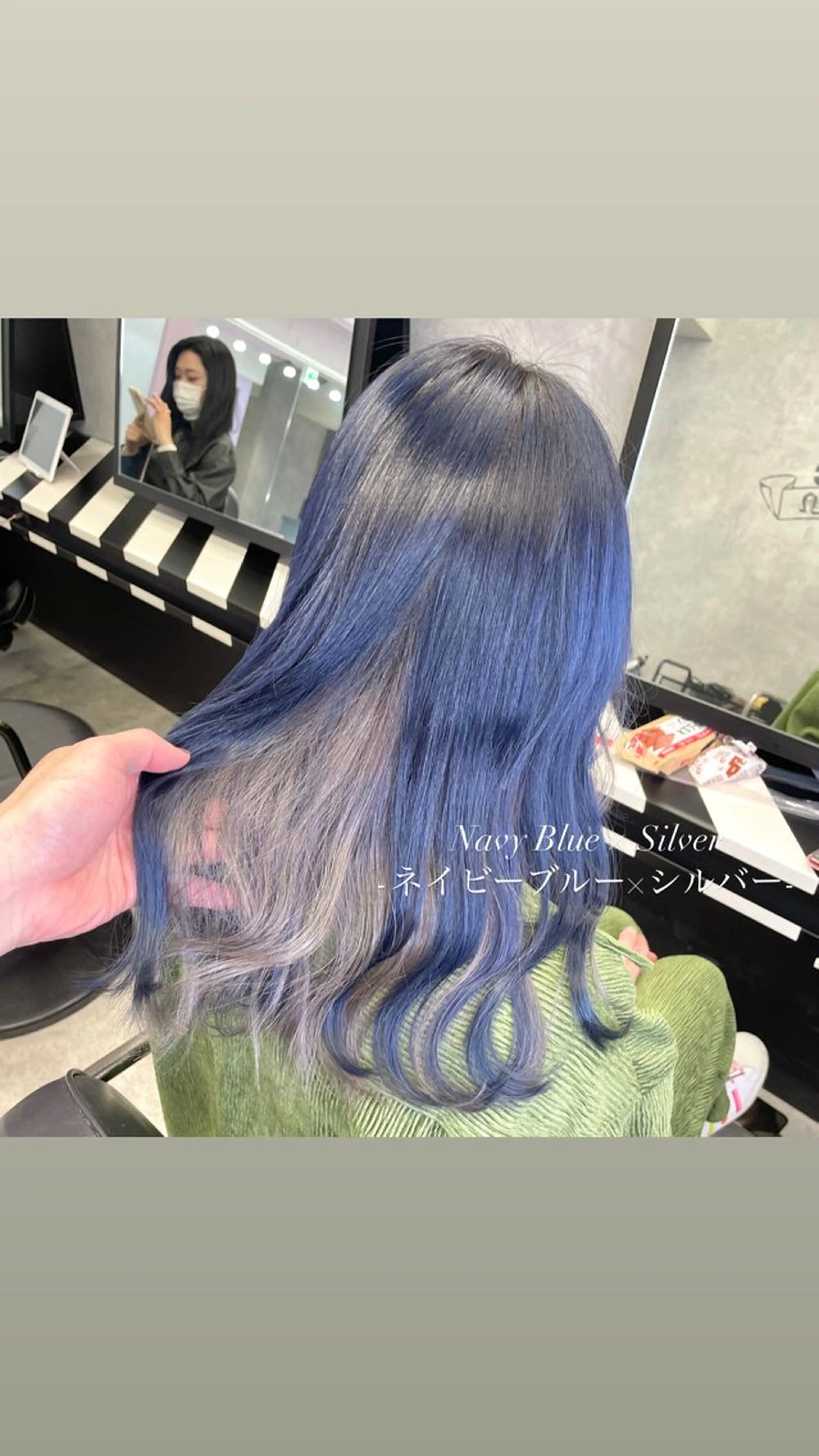 ミディアム カラー ブルーカラー インナーカラー ネイビーカラー シルバー ヘアカラー 大阪ケアブリーチ/ ミルクティーベージュのヘアスタイル