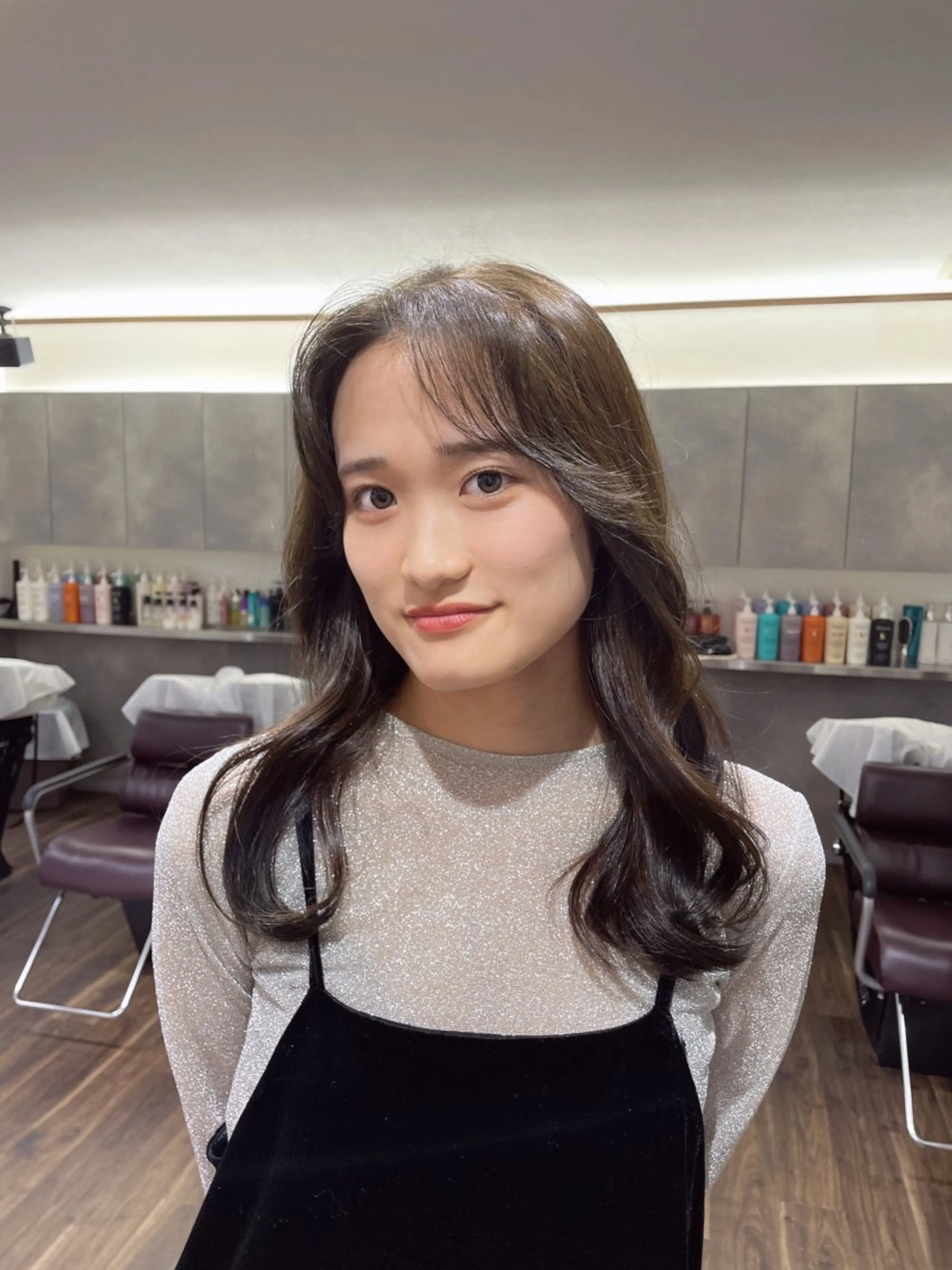 セミロング カット ヘアカラー レイヤー🩶🎀 ブリーチ/なるのヘアスタイル