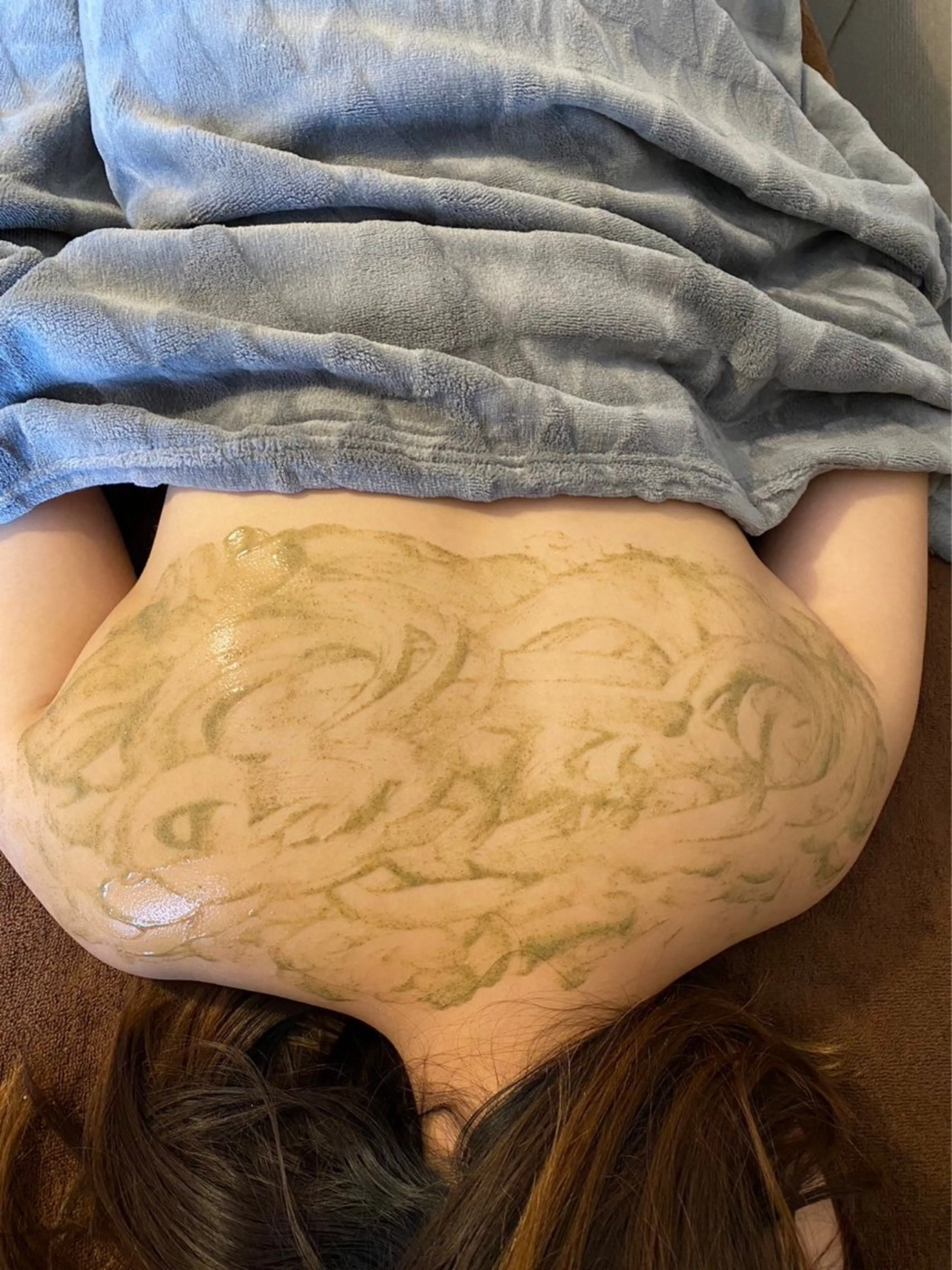 【ツルスベ背中】背中ニキビ撃退!背中ハーブピーリング➕肩甲骨リンパ流し➕足裏アロマ10分つき(minimo限定)の写真