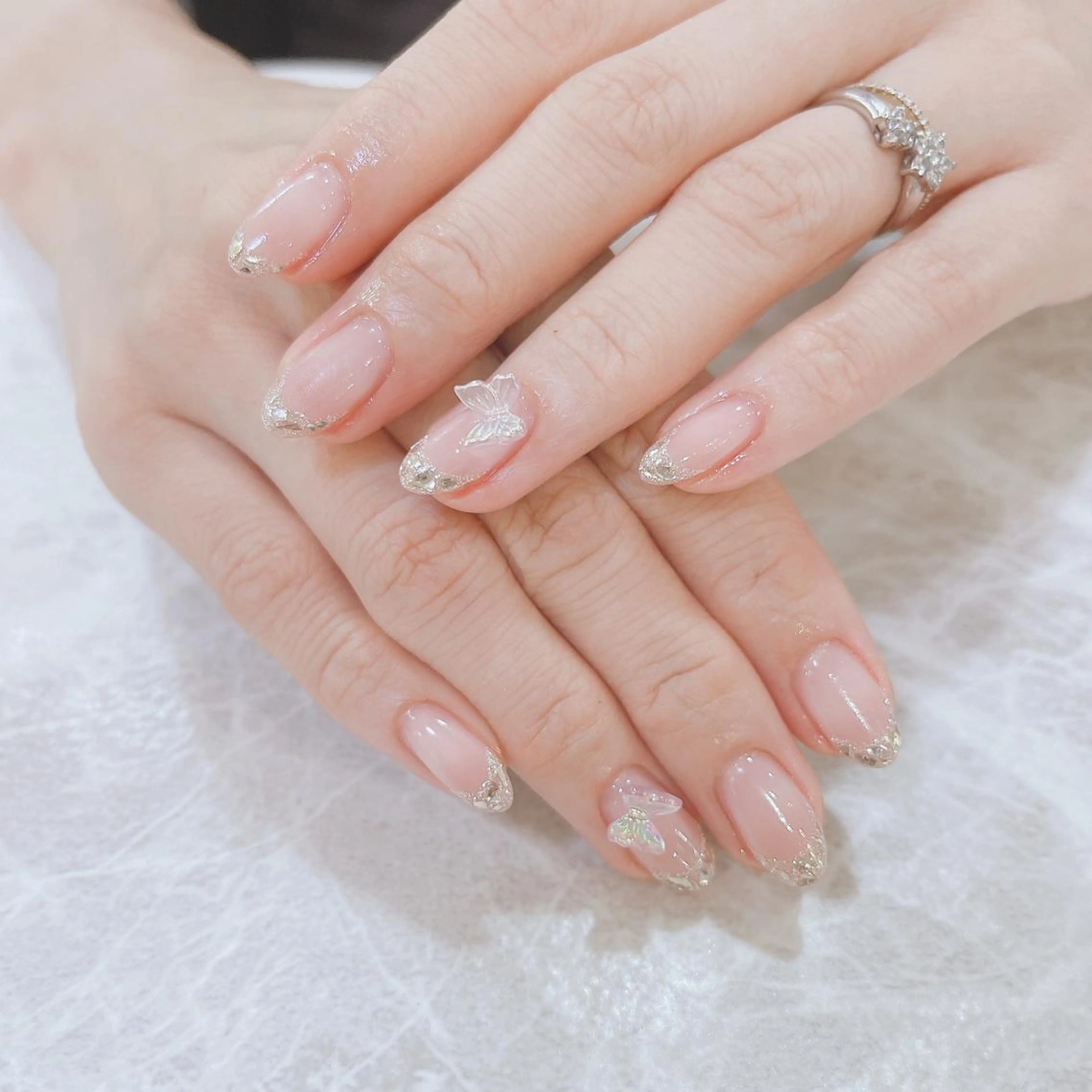 ネイル フレンチネイル ガラスフレンチ 持ち込み Nailsalon Julius luna所属・Juliusluna FUZUKIのネイルデザイン