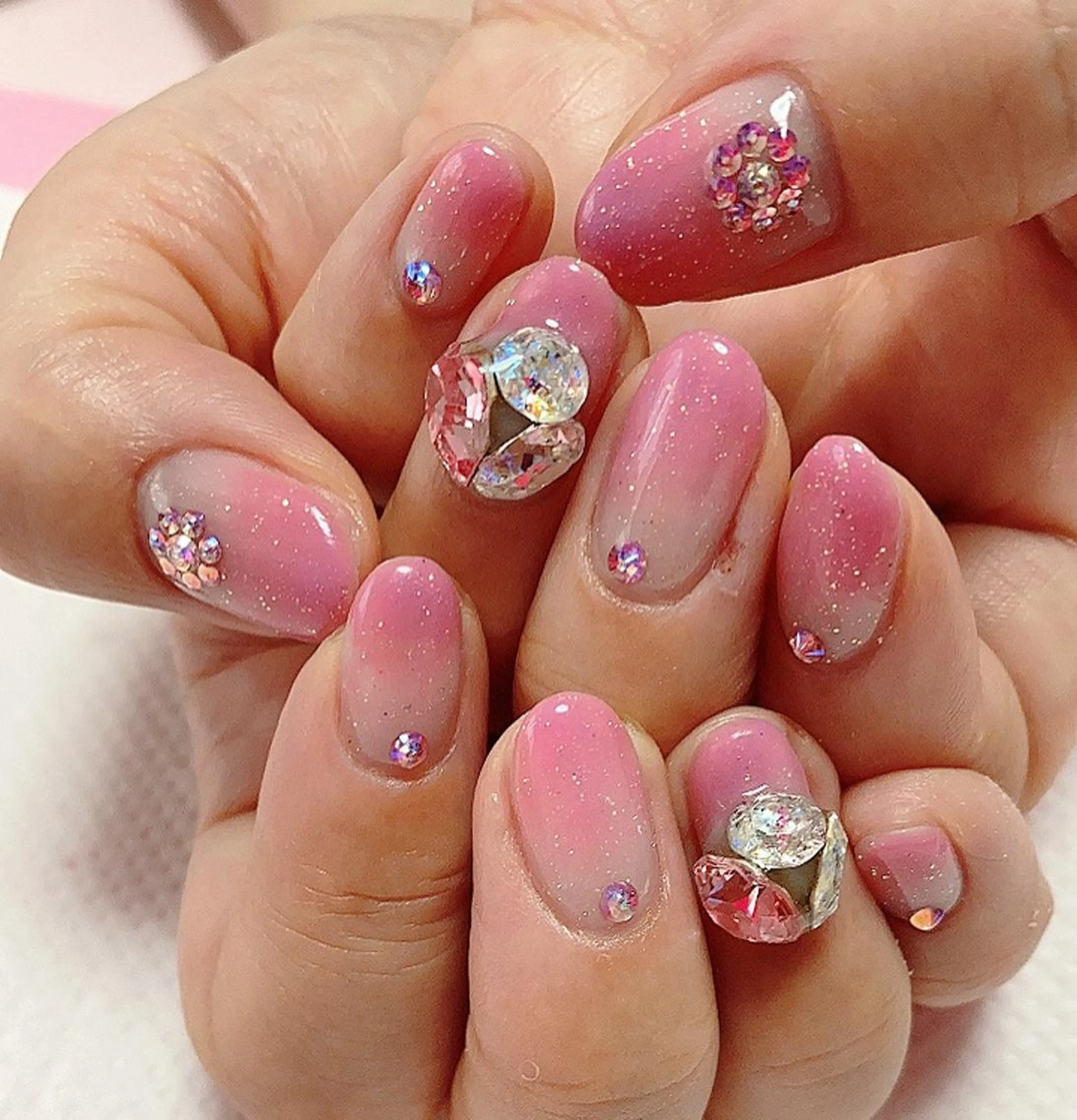 ネイル ピンク ストーンネイル Nailsalon Ｒ《喜多見3分》のネイルデザイン