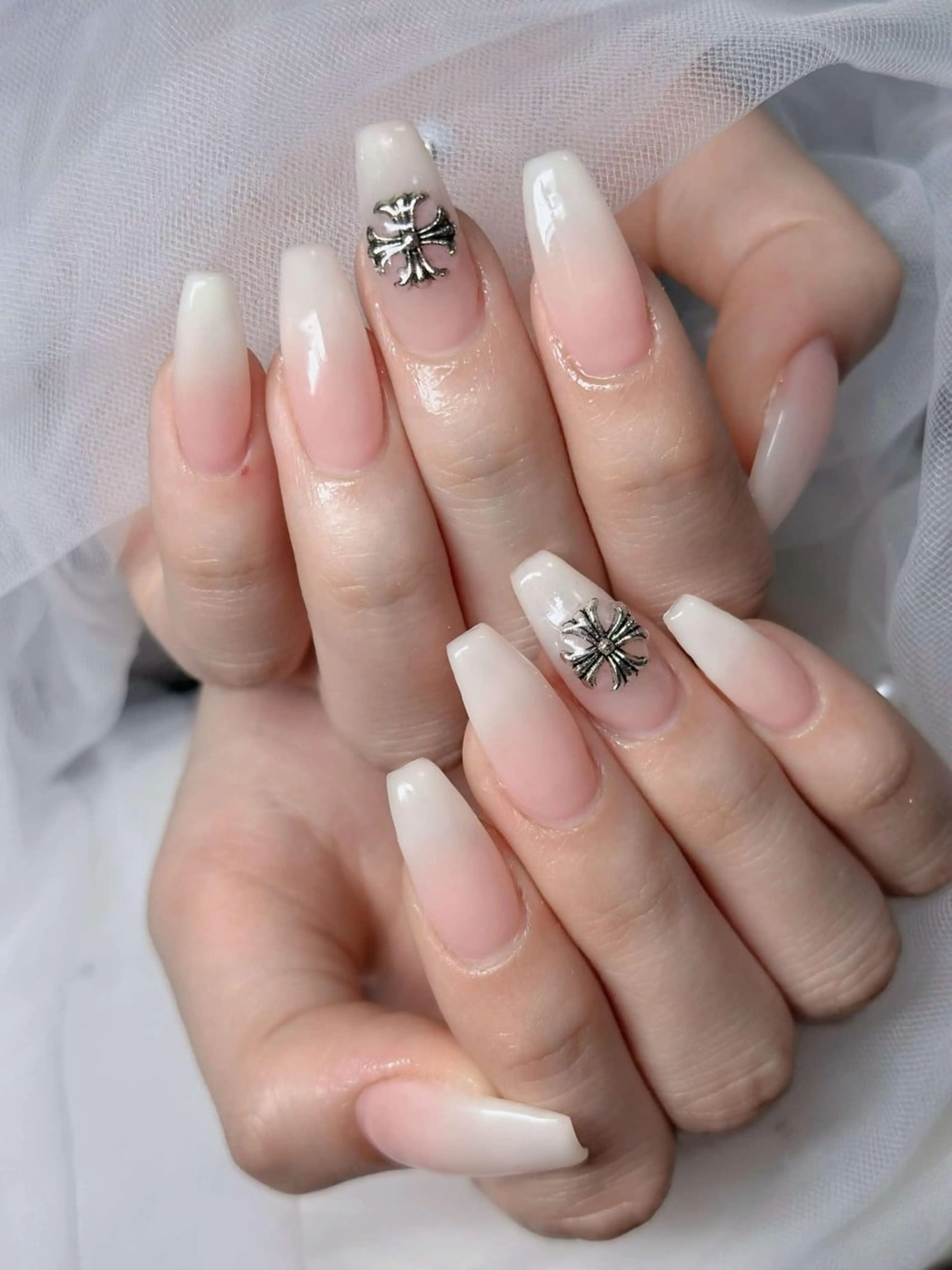 ネイル オーロラネイル フレンチネイル ジェルネイル ハロウィン キラキラネイル H.baby Nail Salonのネイルデザイン