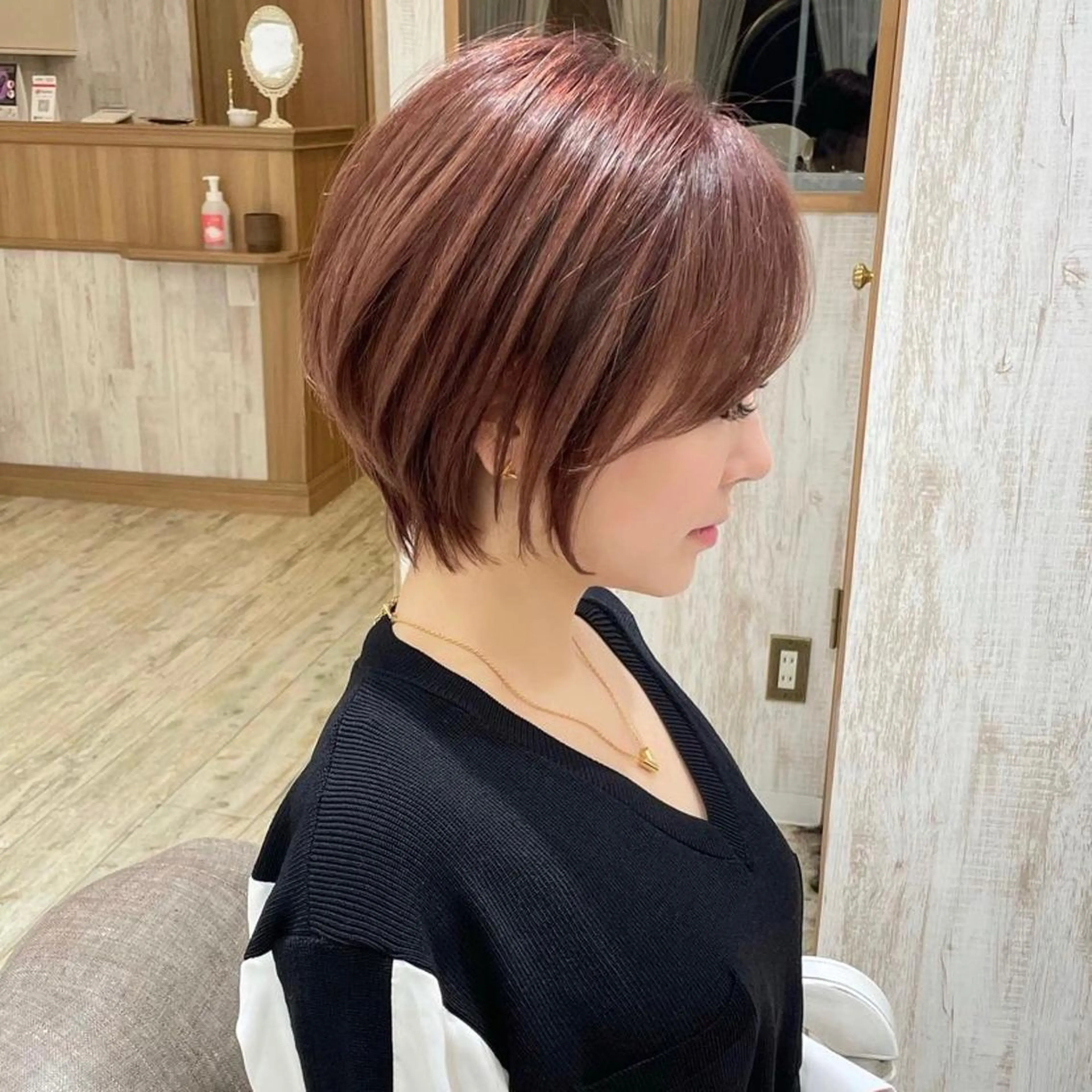 ショート カラー ブリーチ おのだ あやなのヘアスタイル