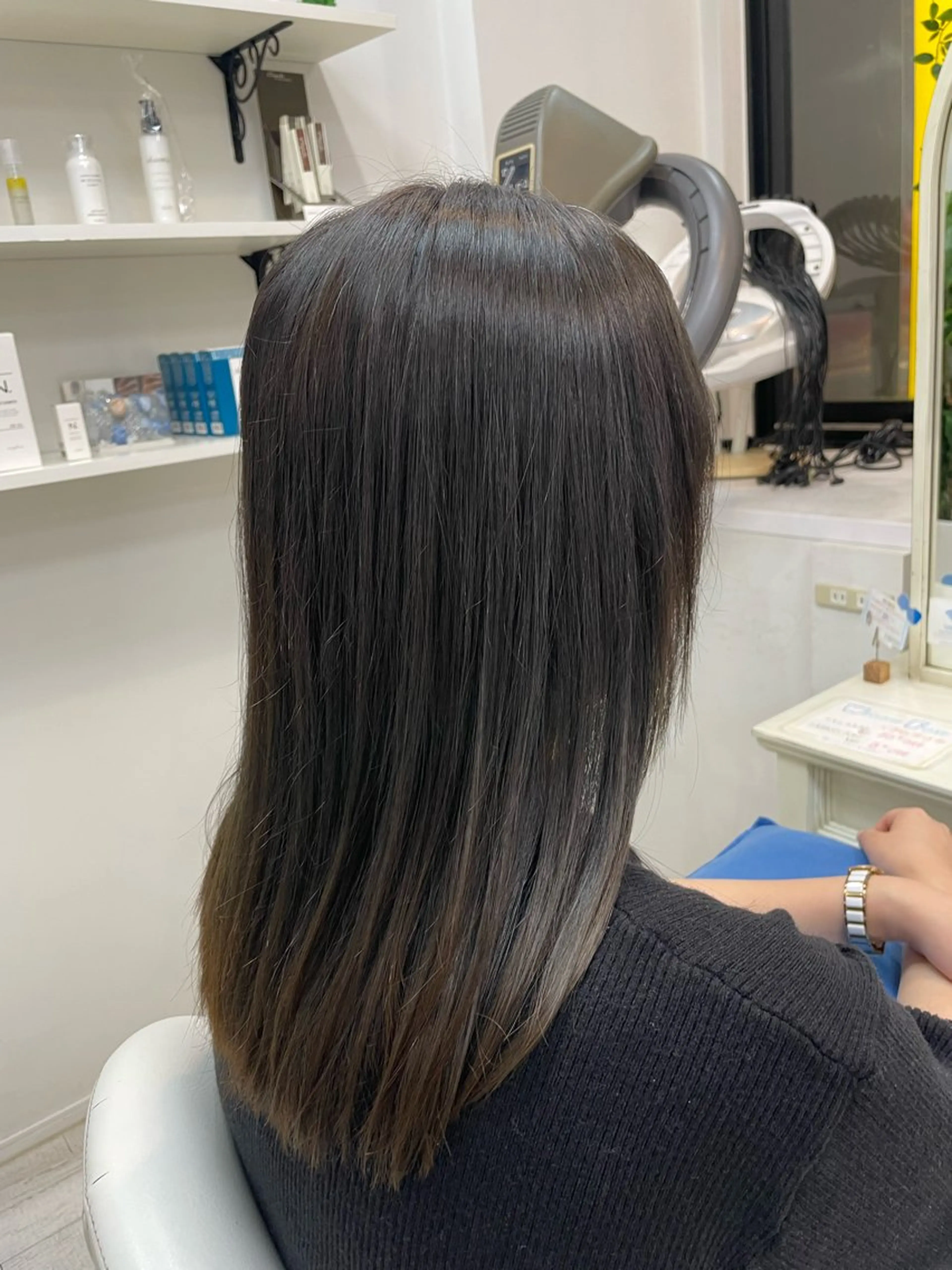 ロング アッシュ カット ヘアカラー 新籾 尚哉のヘアスタイル