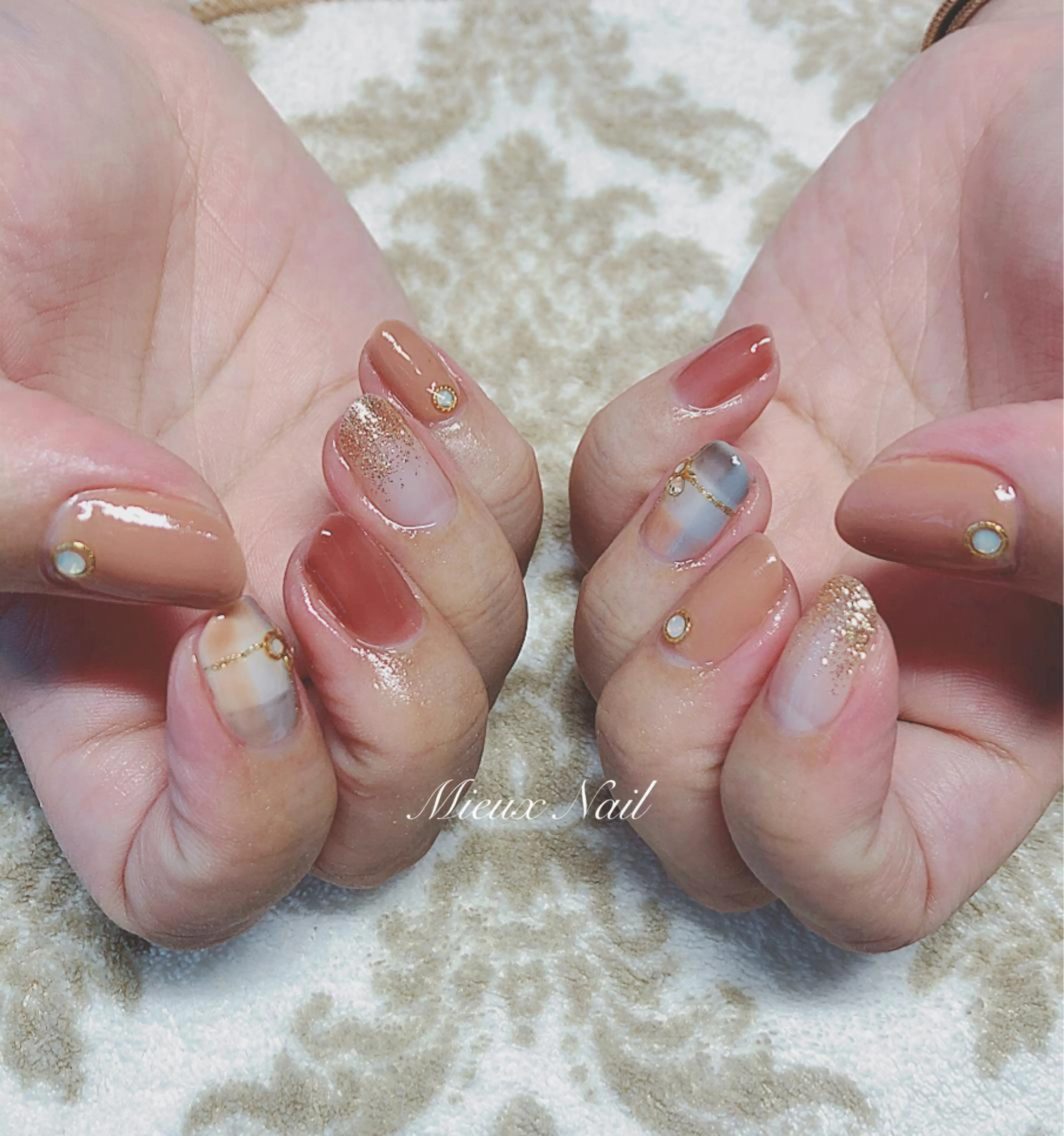 ネイル ブラウン 市川 麻衣子のネイルデザイン