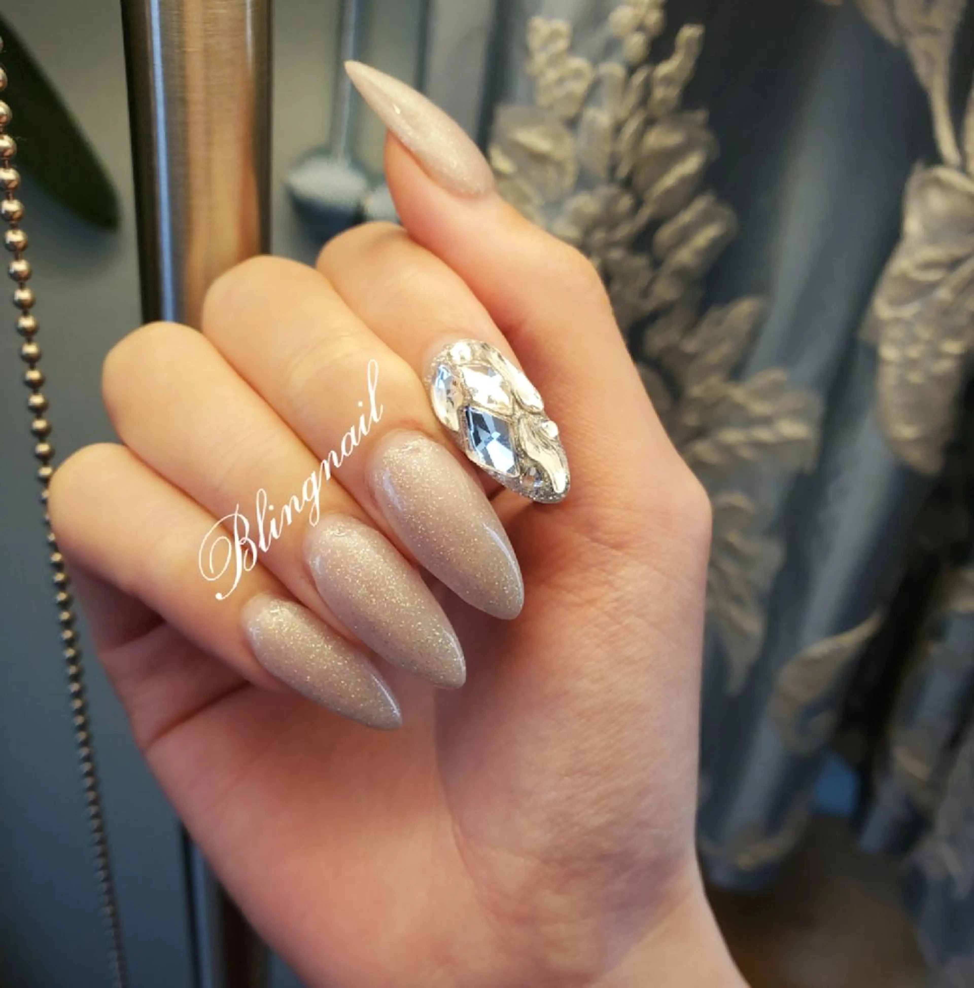 ネイル 23時まで❤︎韓国、 ワンホンネイルのネイルデザイン