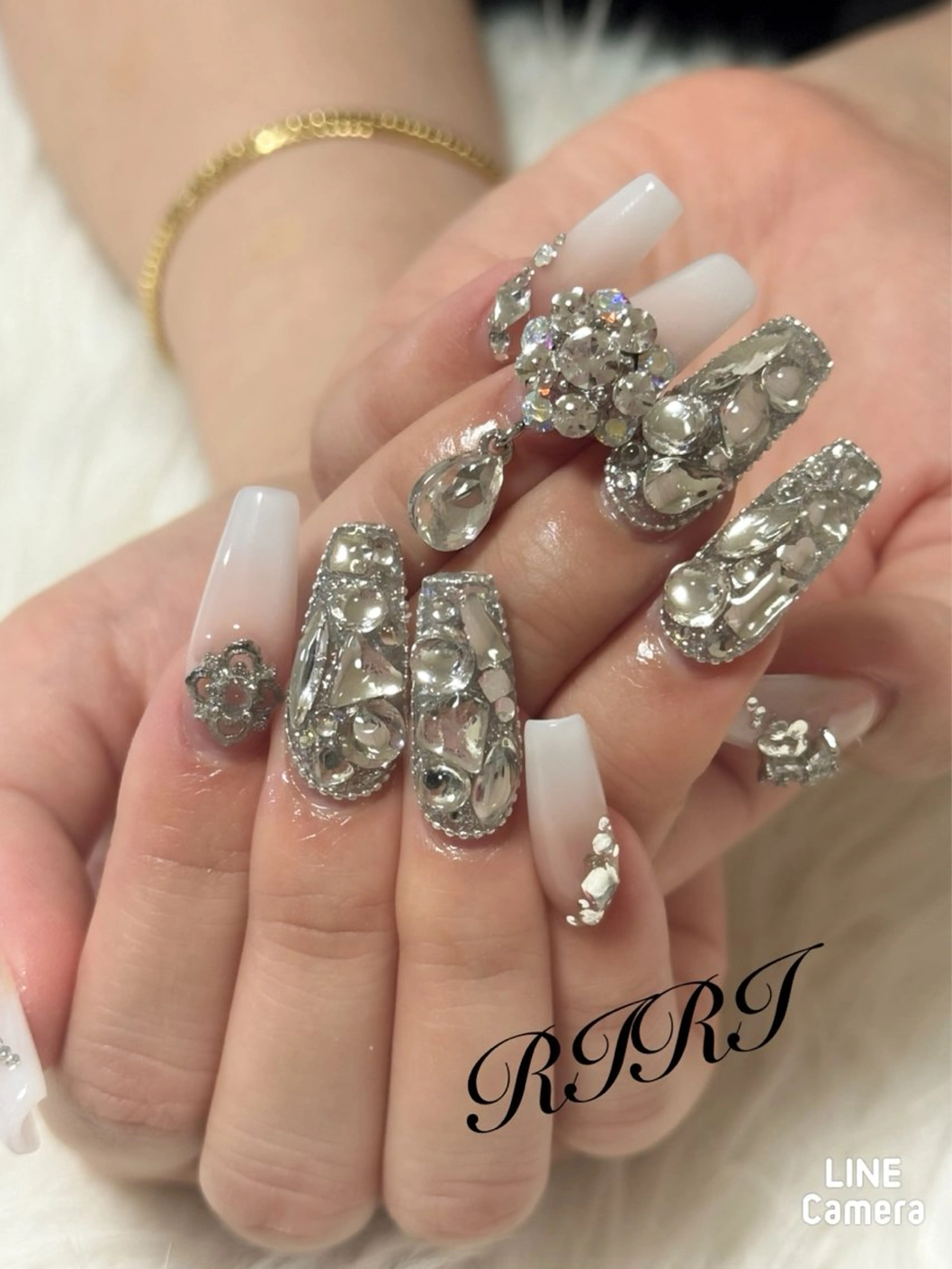 ネイル ジェルネイル 卒業式 キラキラネイル ラメ(グリッター) ロングネイル riri オーナーのネイルデザイン