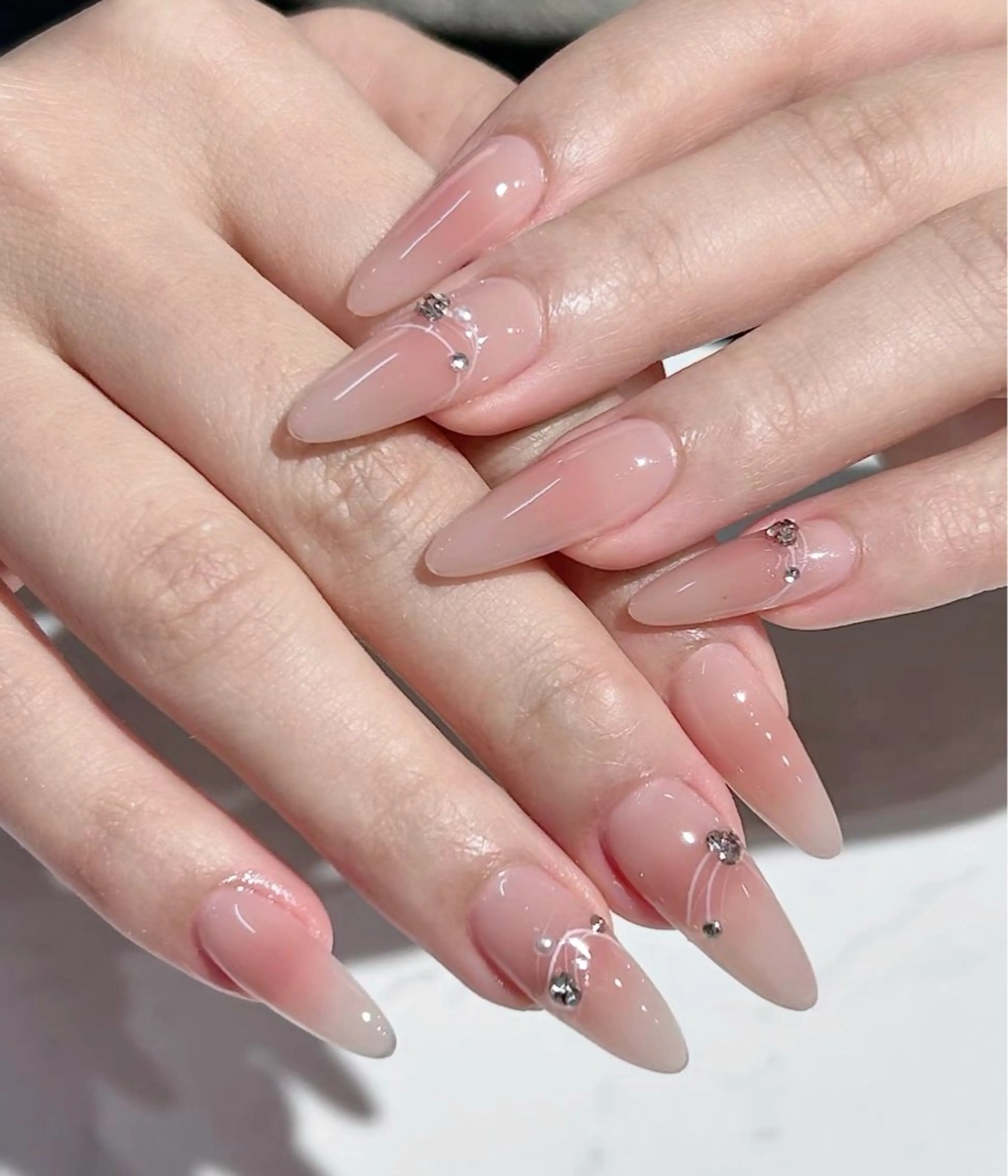 チークorチークマグネットグラデーションネイル（ジェルオフ無料）の写真