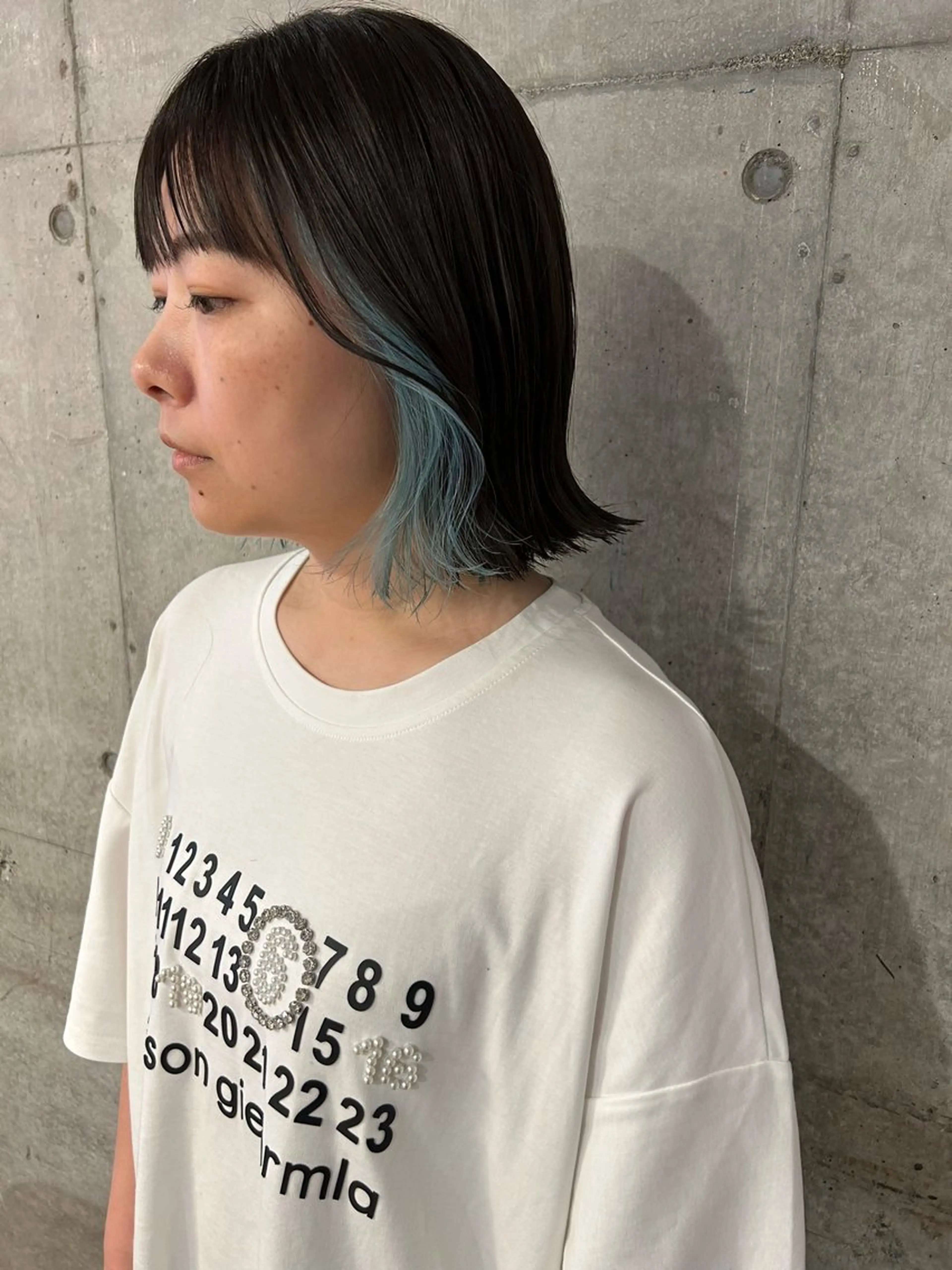 ミディアム カット ヘアカラー ハイトーン/韓国ヘア /艶髪  CHIYOのヘアスタイル