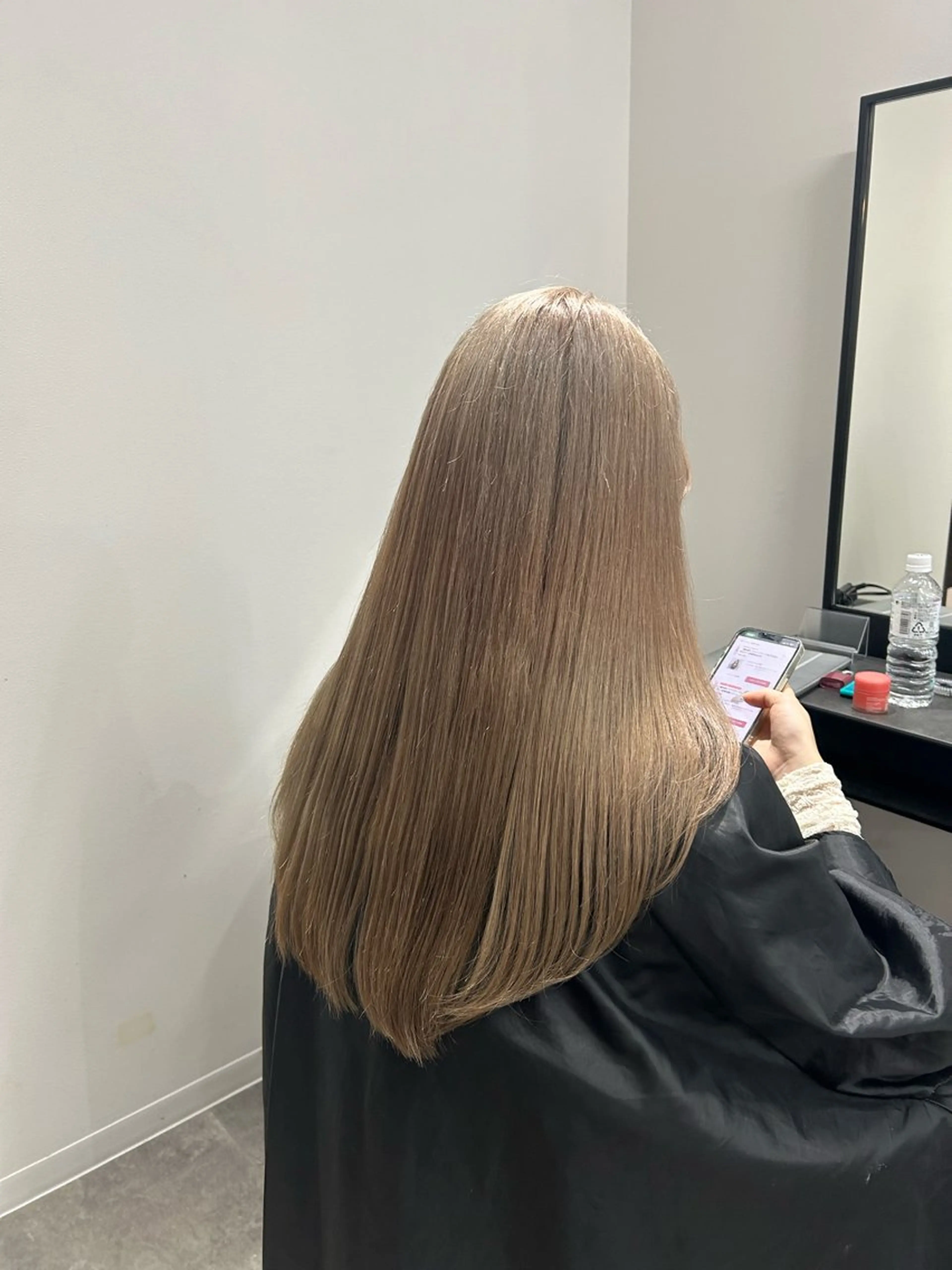 セミロング カラー ヘアアレンジ ベージュカラー ハイトーンカラー ハイトーンベージュ 髪質改善 トリートメント 💎韓国/ レイヤー カット/ 暖色🫧のヘアスタイル