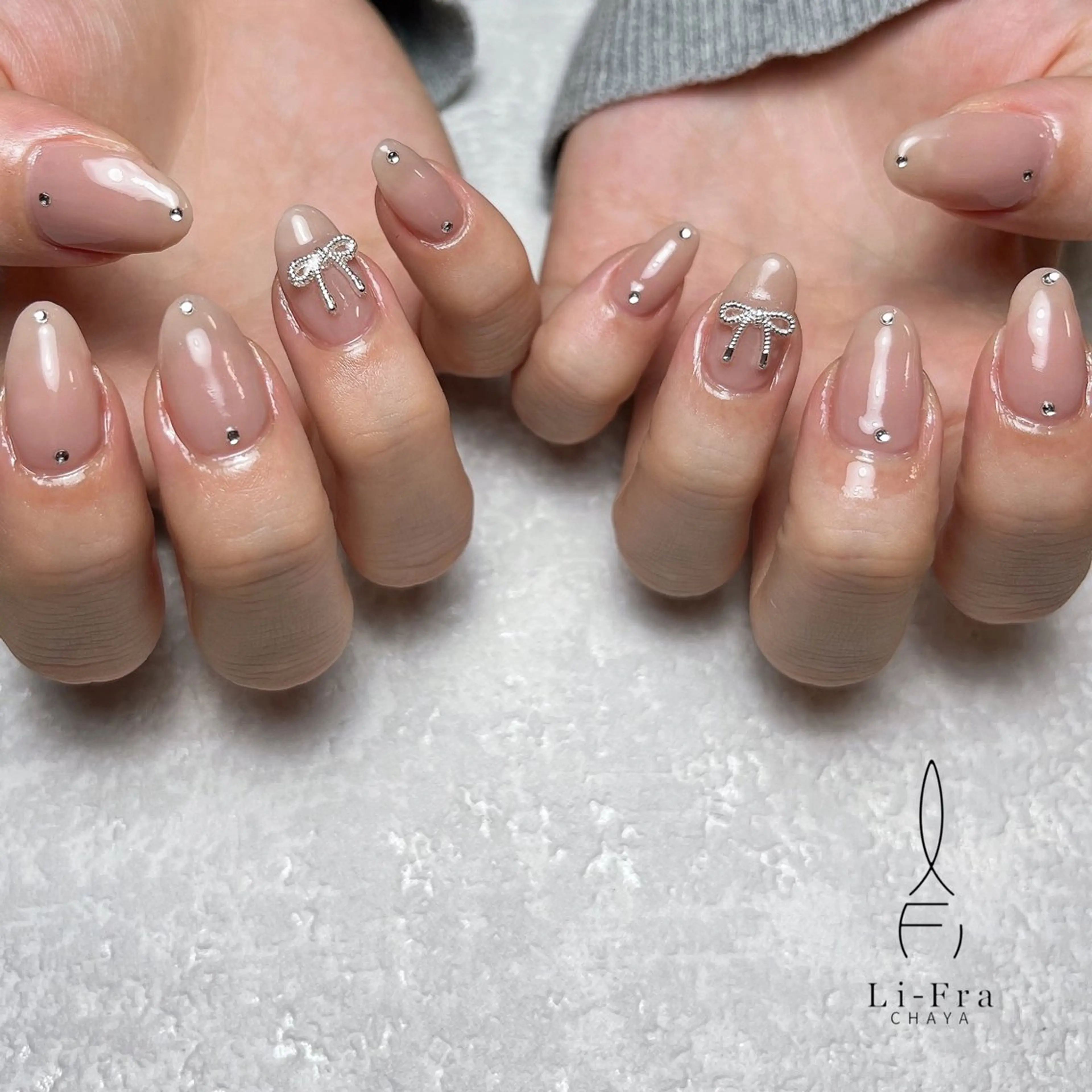 ネイル ワンカラーネイル リボン シンプルネイル ストーンネイル ハンドネイル Li-Fra JINNOのネイルデザイン
