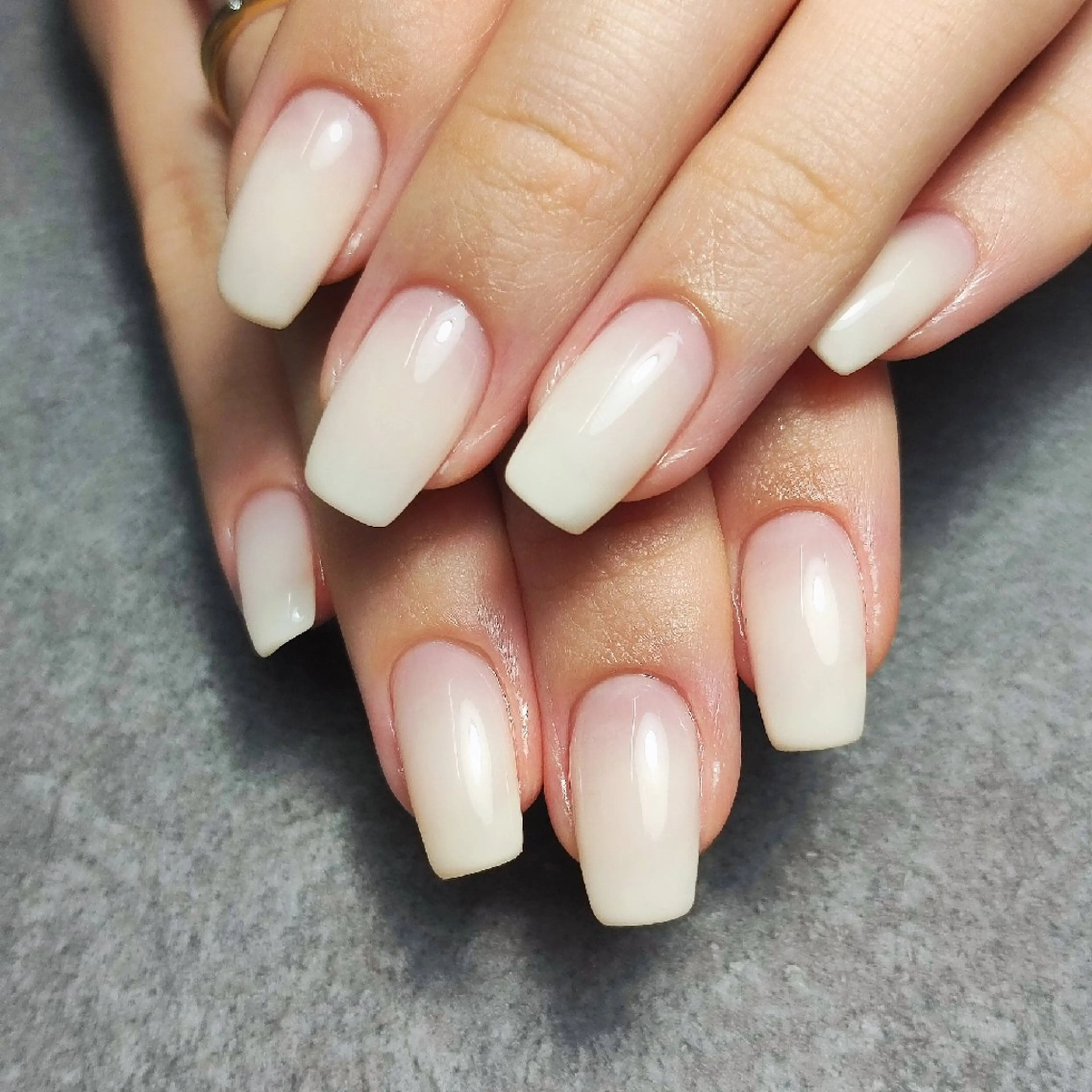 ネイル グラデーション ホワイト ハンドネイル 個人サロン saltnailのネイルデザイン