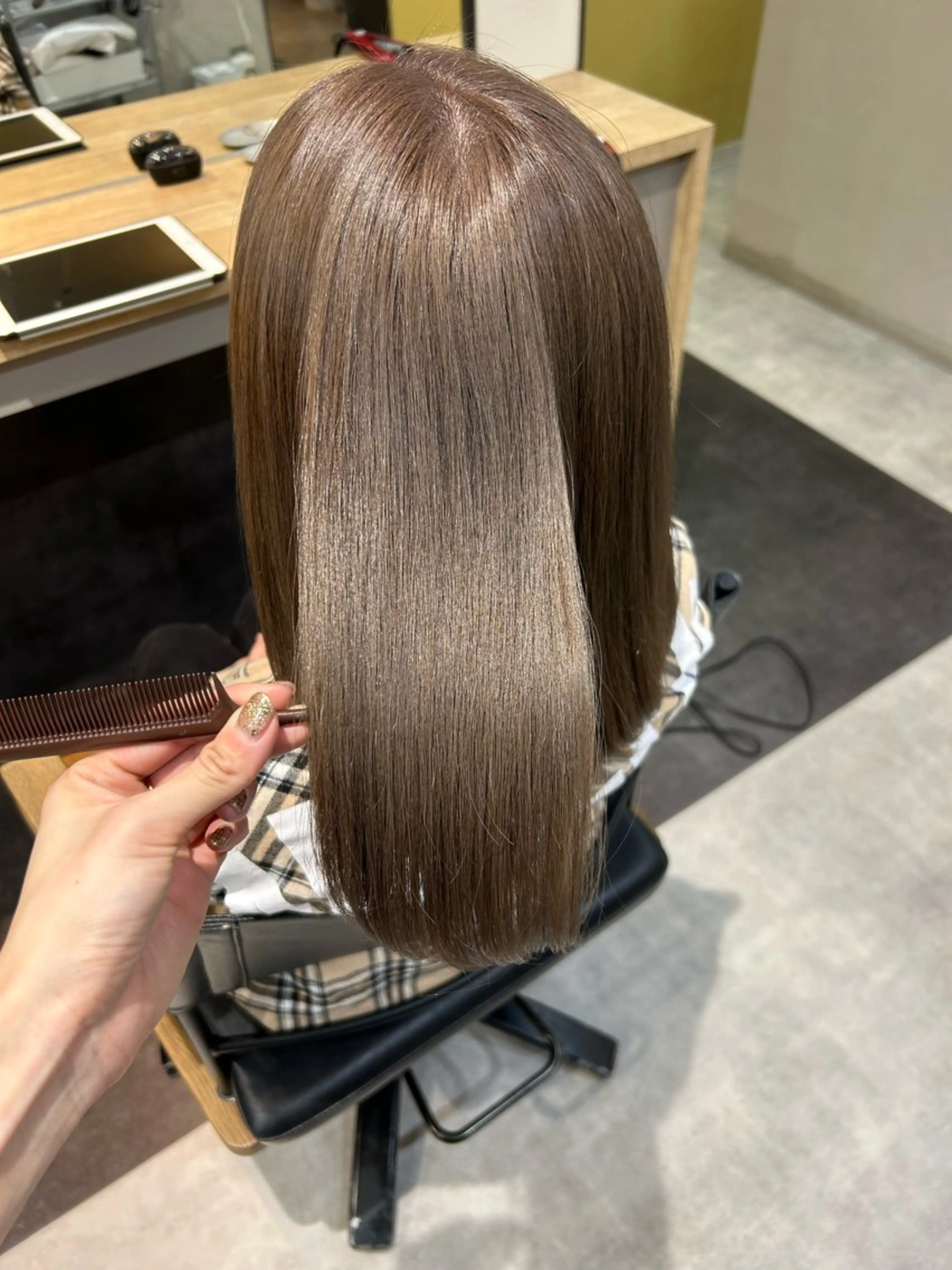 ミディアム カラー ブリーチ グレージュ ミルクティーグレージュ カット ヘアカラー トリートメント hub hair レイヤー/透明感のヘアスタイル