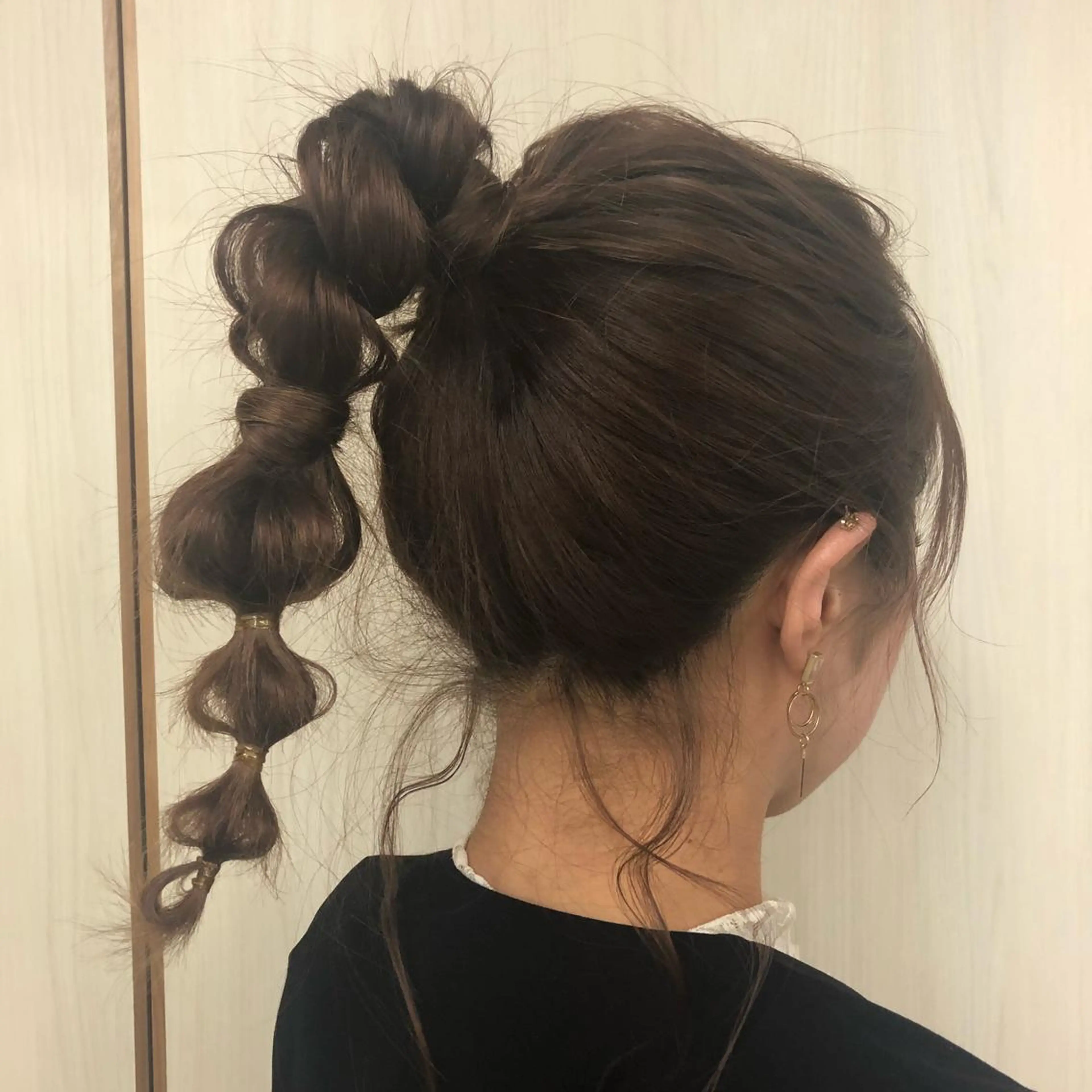 ロング ヘアアレンジ マツエク・マツパ レイヤーカット✖️ 柔らかベージュカラーのヘアスタイル