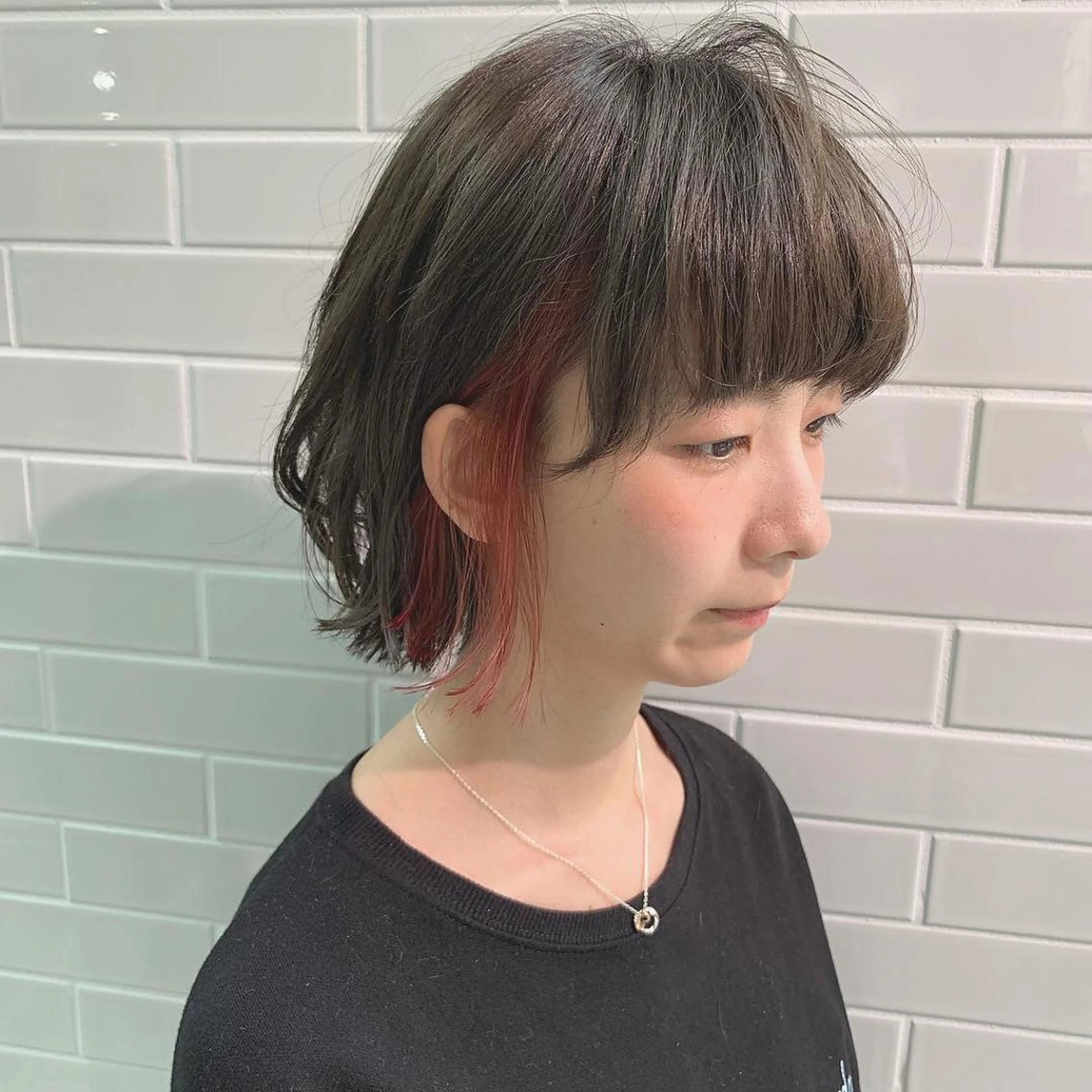 ショート カラー ブリーチ イヤリングカラー ピンクカラー ヘアカラー トリートメント インナーカラー/天神 ブリーチ/吉田のヘアスタイル