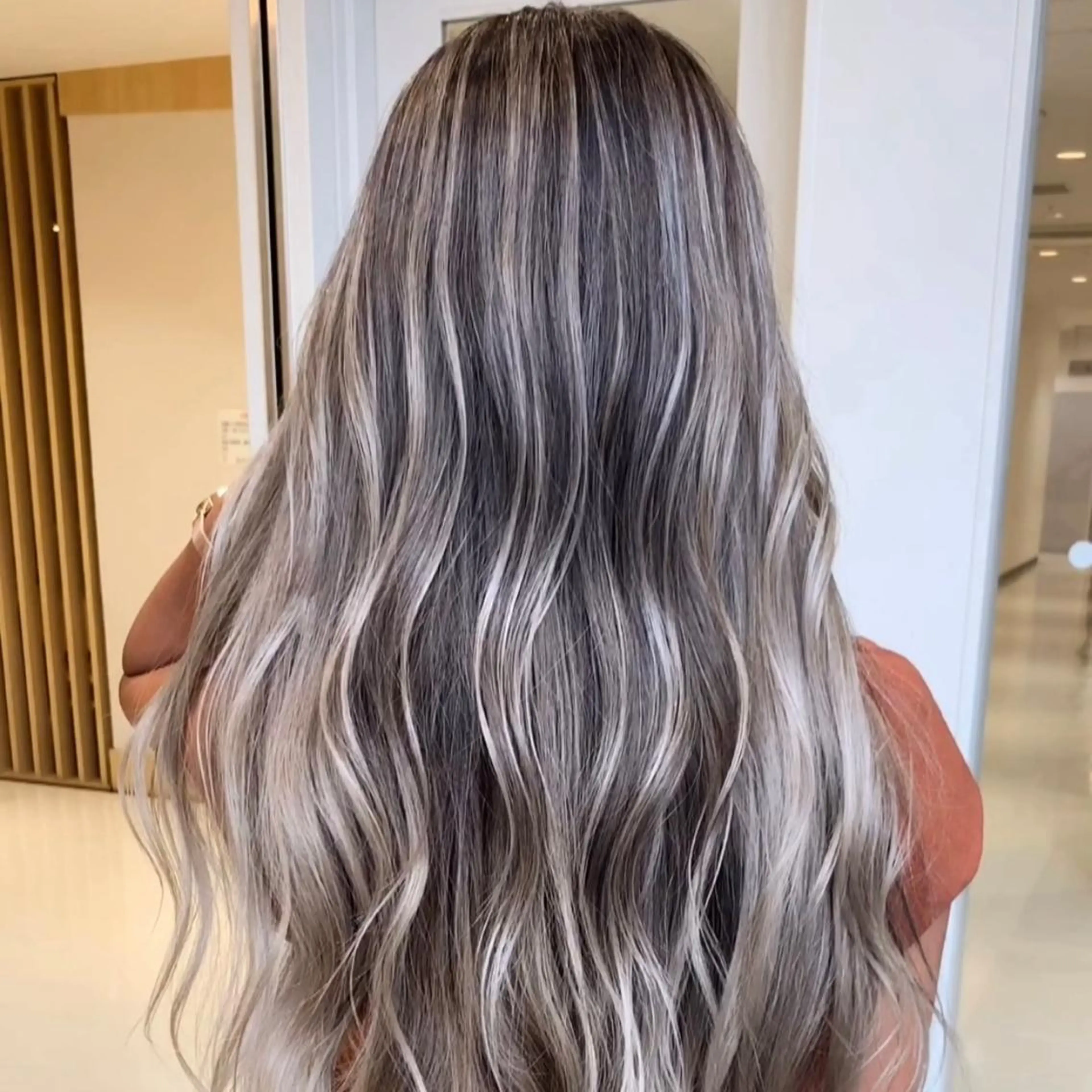 ロング カラー バレイヤージュ レイヤーカット ヘアカラー トリートメント 🌈透明感カラー ✨松田龍也🌈のヘアスタイル