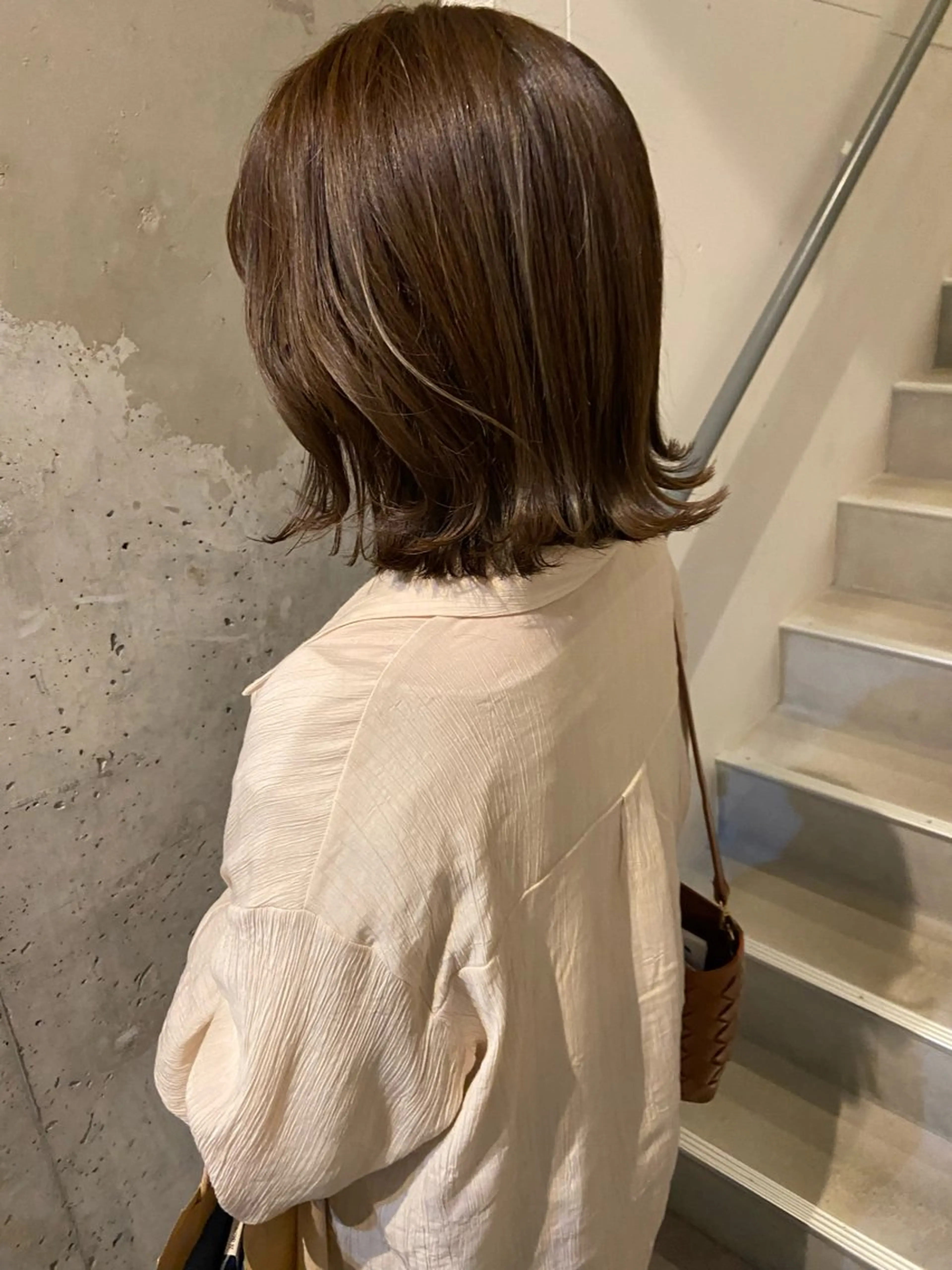 ミディアム カラー ボブレイヤー アッシュ ベージュカラー ボブ レイヤーカット カット ヘアカラー トリートメント ウルフカット レイヤーカット上柿のヘアスタイル