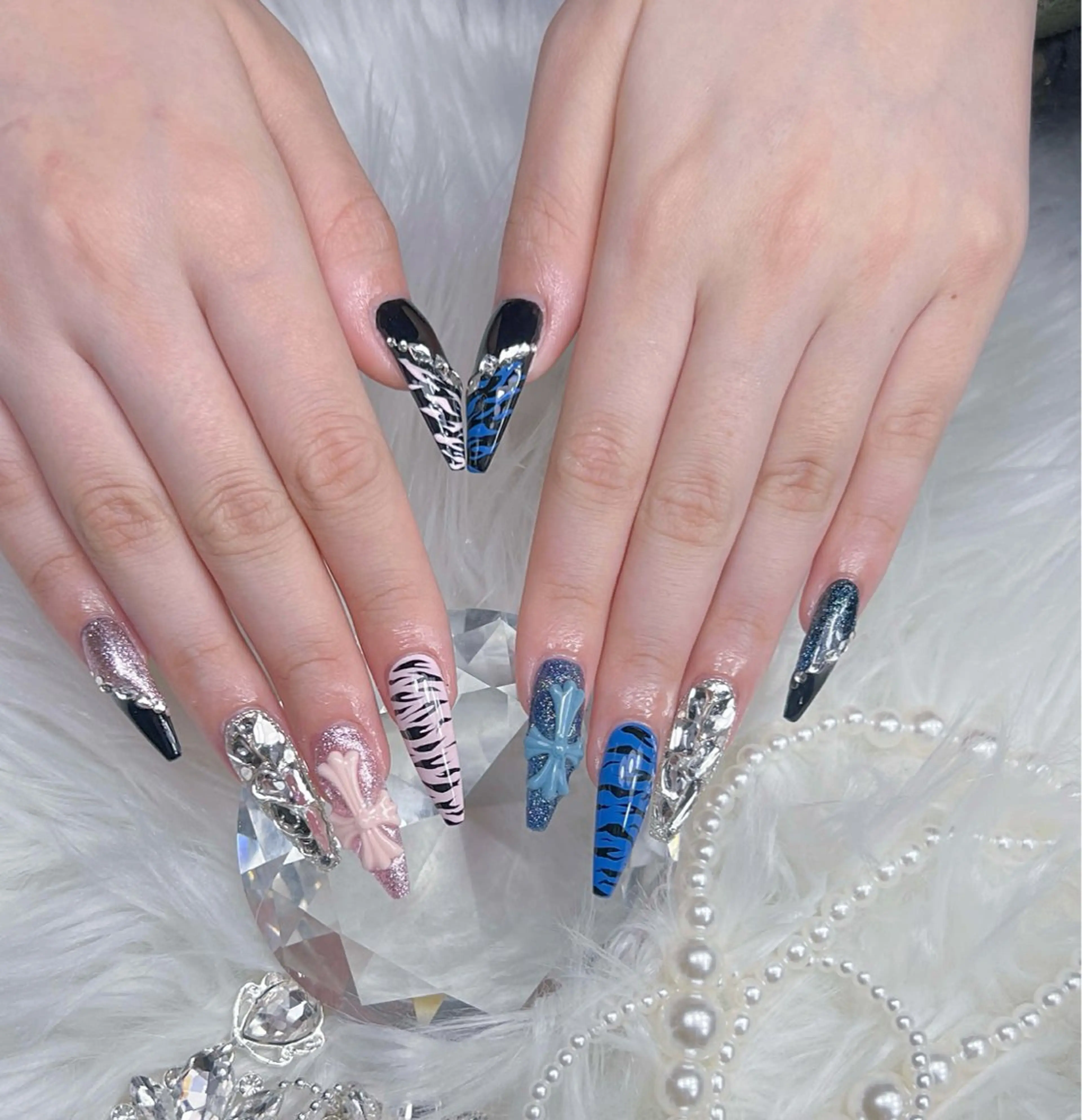 ネイル アートネイル オーロラネイル チークネイル 長さ出し フットネイル Miya _nailのネイルデザイン