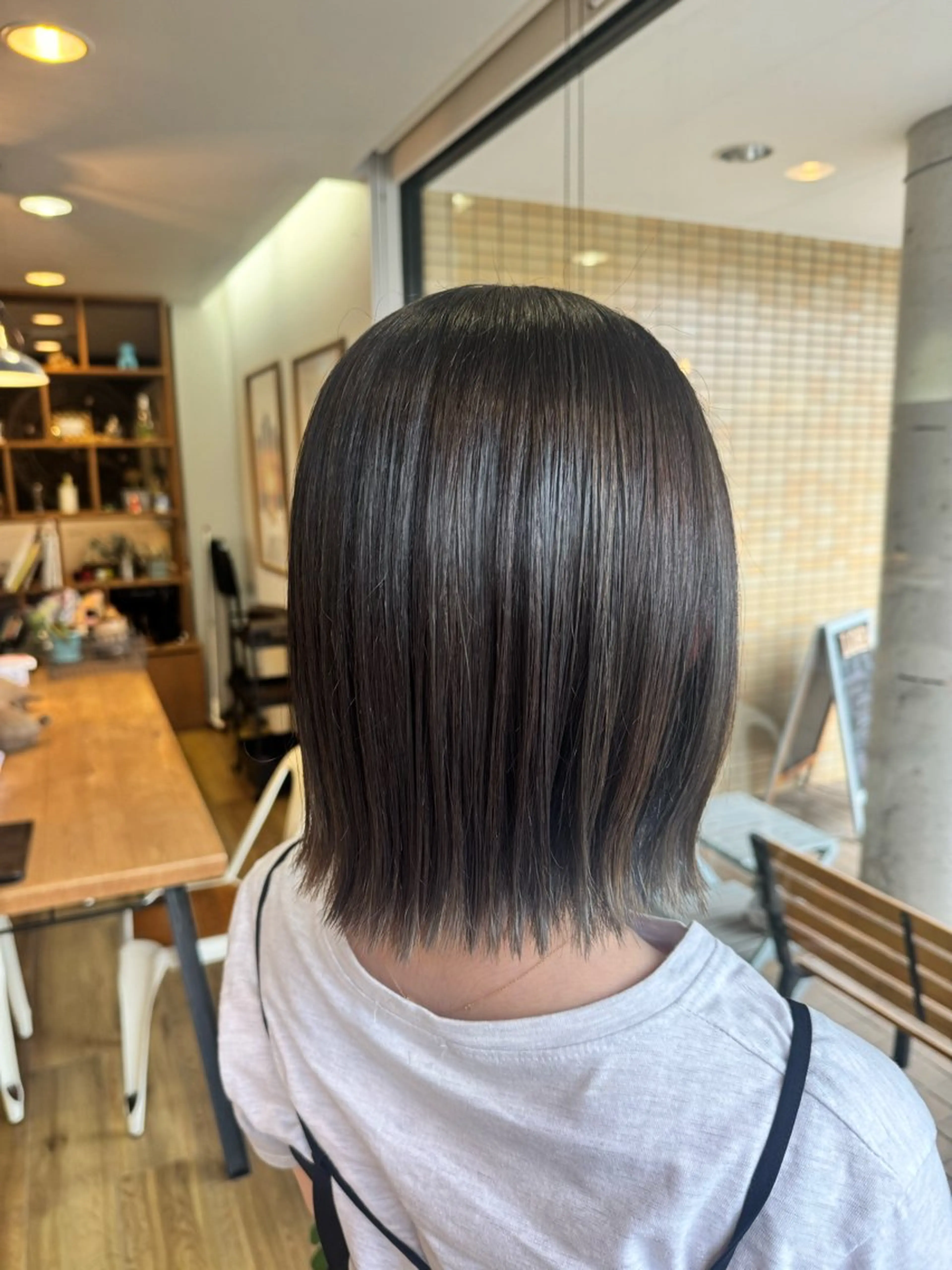 ミディアム カラー グレージュ カット ヘアカラー トリートメント ツキダテ ユイのヘアスタイル