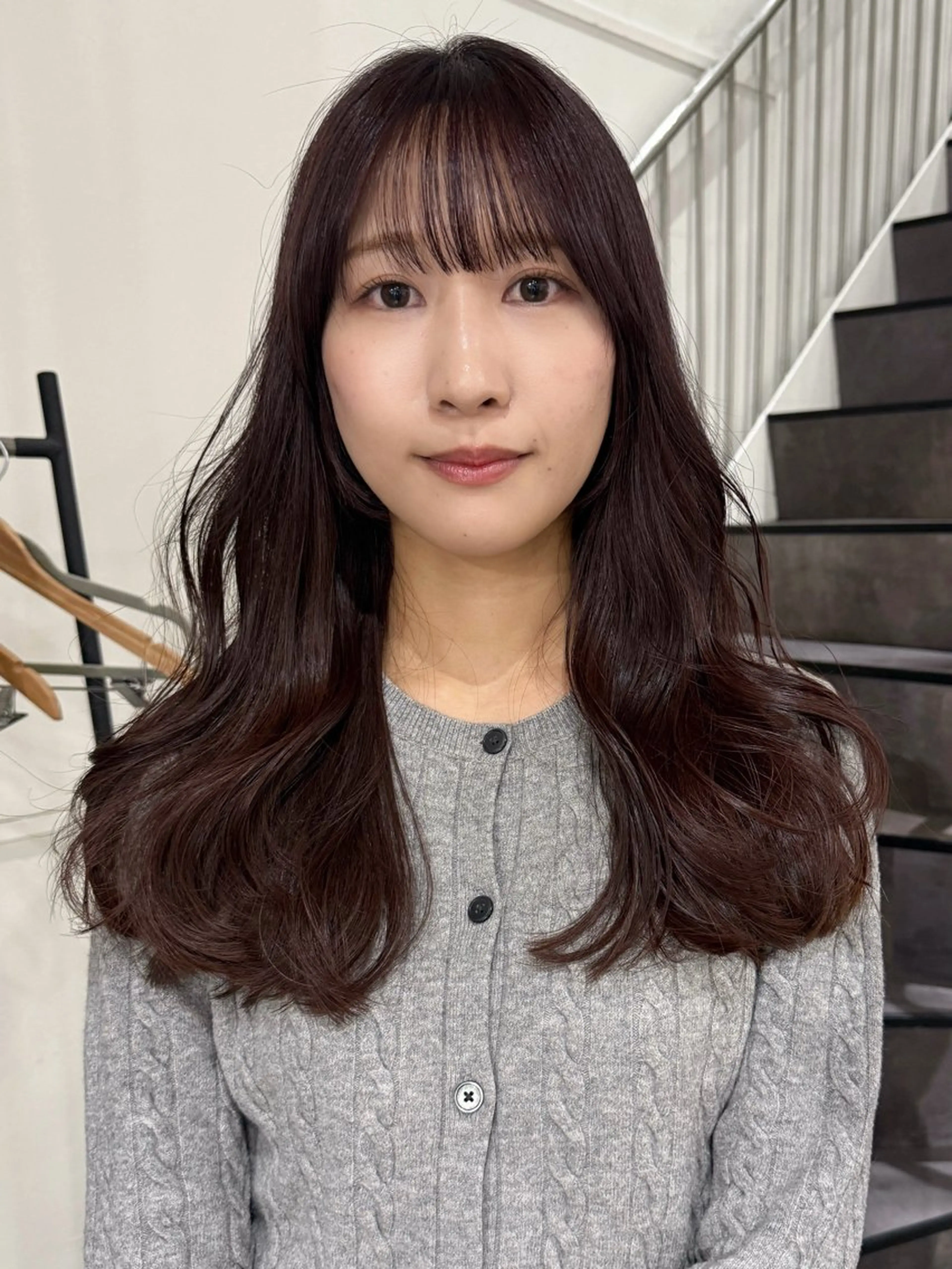 ロング カラー グレージュ ピンクカラー ロング カット ヘアカラー トリートメント Kamie 三宮のヘアスタイル
