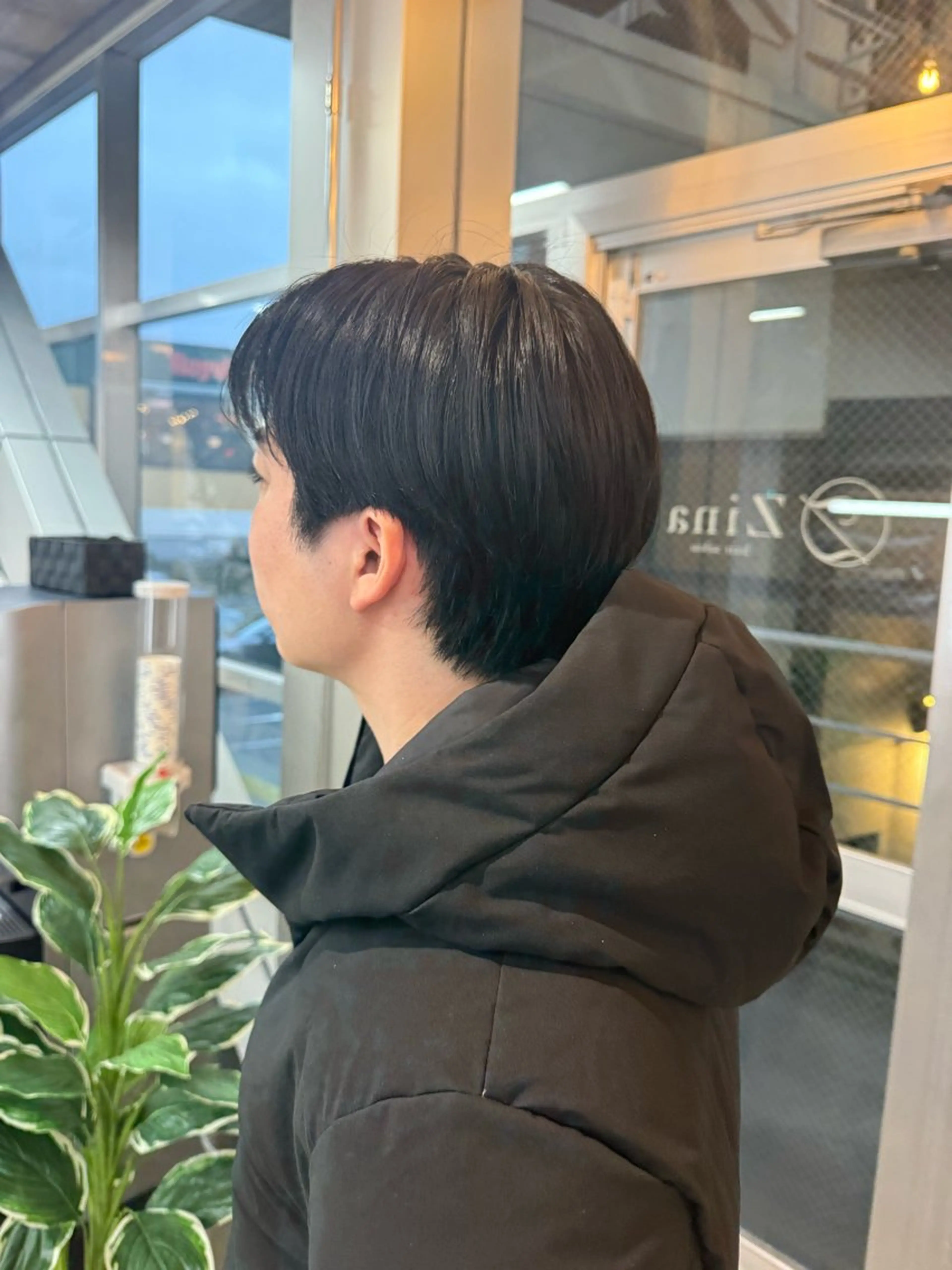 ショート メンズ センターパート ダウンパーマ フェザーパーマ メンズハイライト メンズ韓国風 藤崎百道メンズカット Zina/森井唯央のヘアスタイル