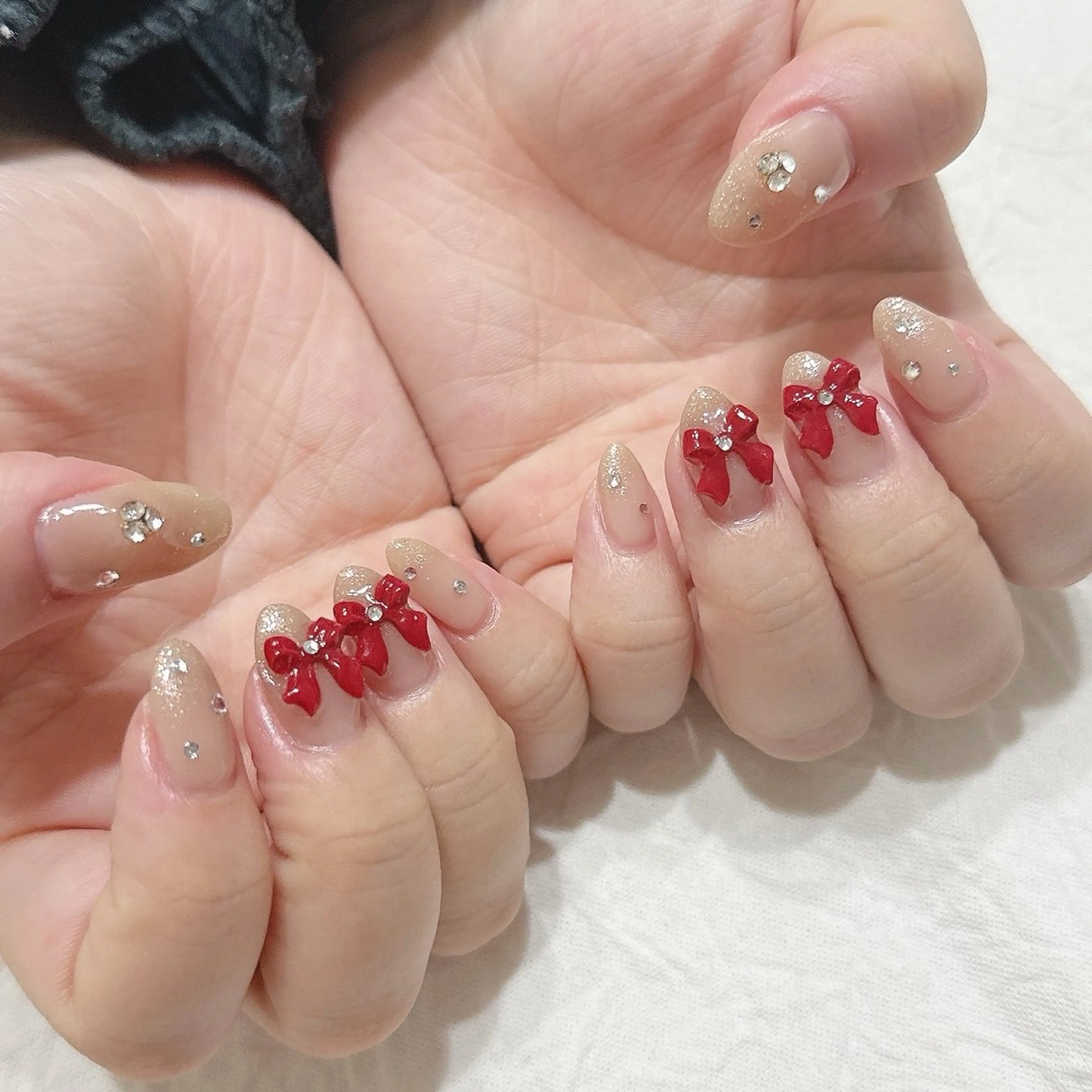 ネイル ラメ(グリッター) ラメグラデーション 赤色 リボン ハンドネイル peaberry nailのネイルデザイン