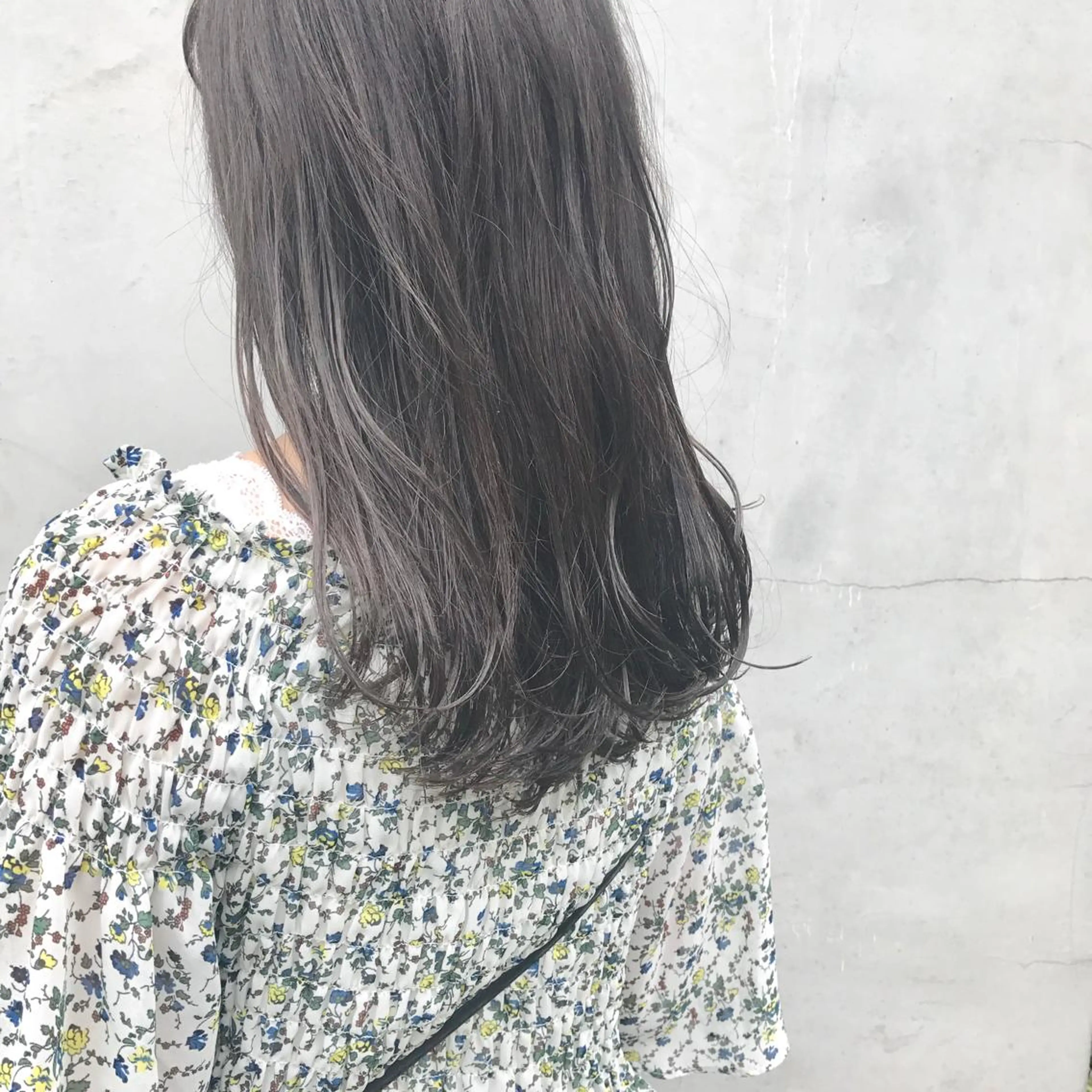 ミディアム カラー ヤスドミ ケイスケのヘアスタイル